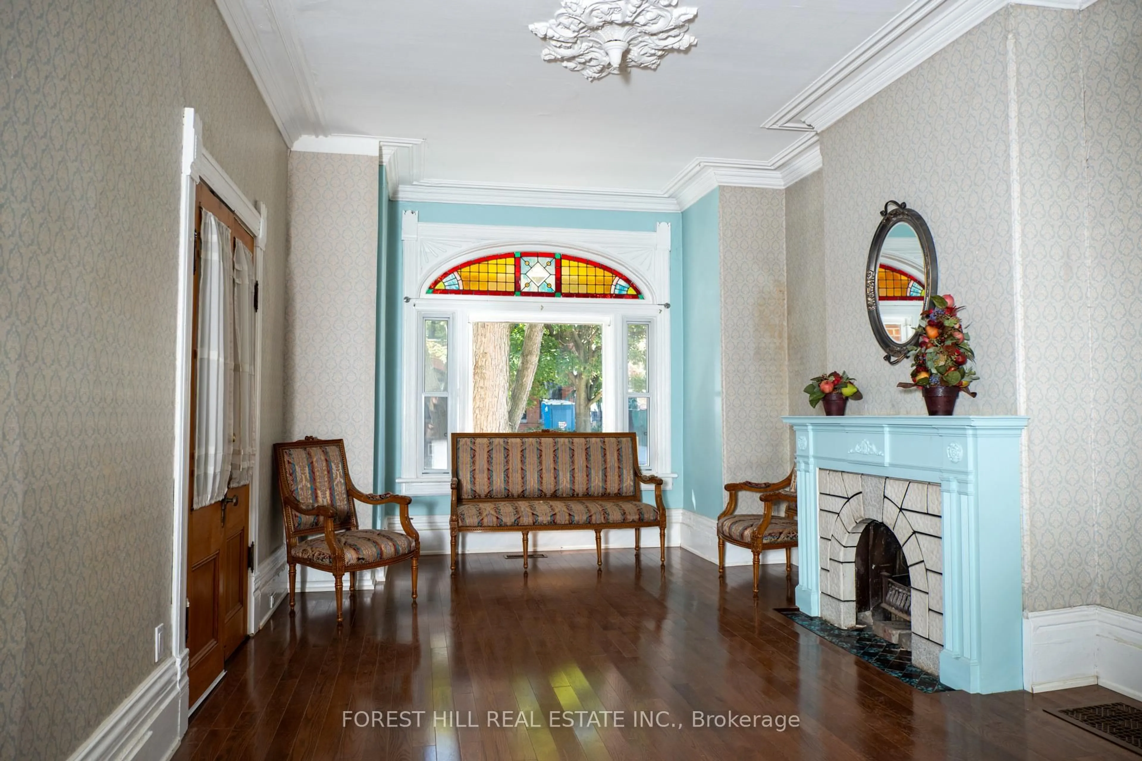 Indoor foyer for 267 Seaton St, Toronto Ontario M5A 2T5