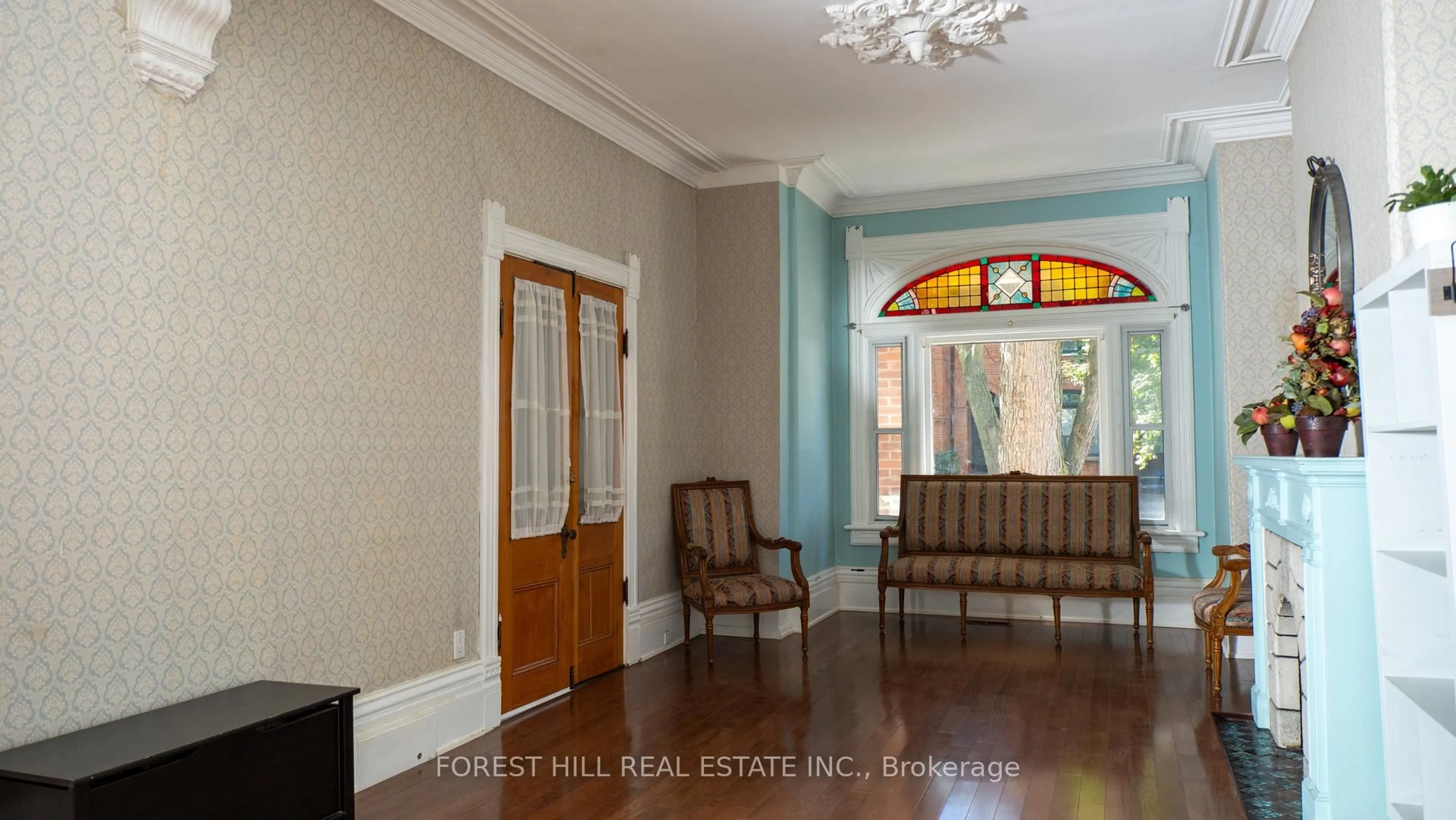 Indoor foyer for 267 Seaton St, Toronto Ontario M5A 2T5