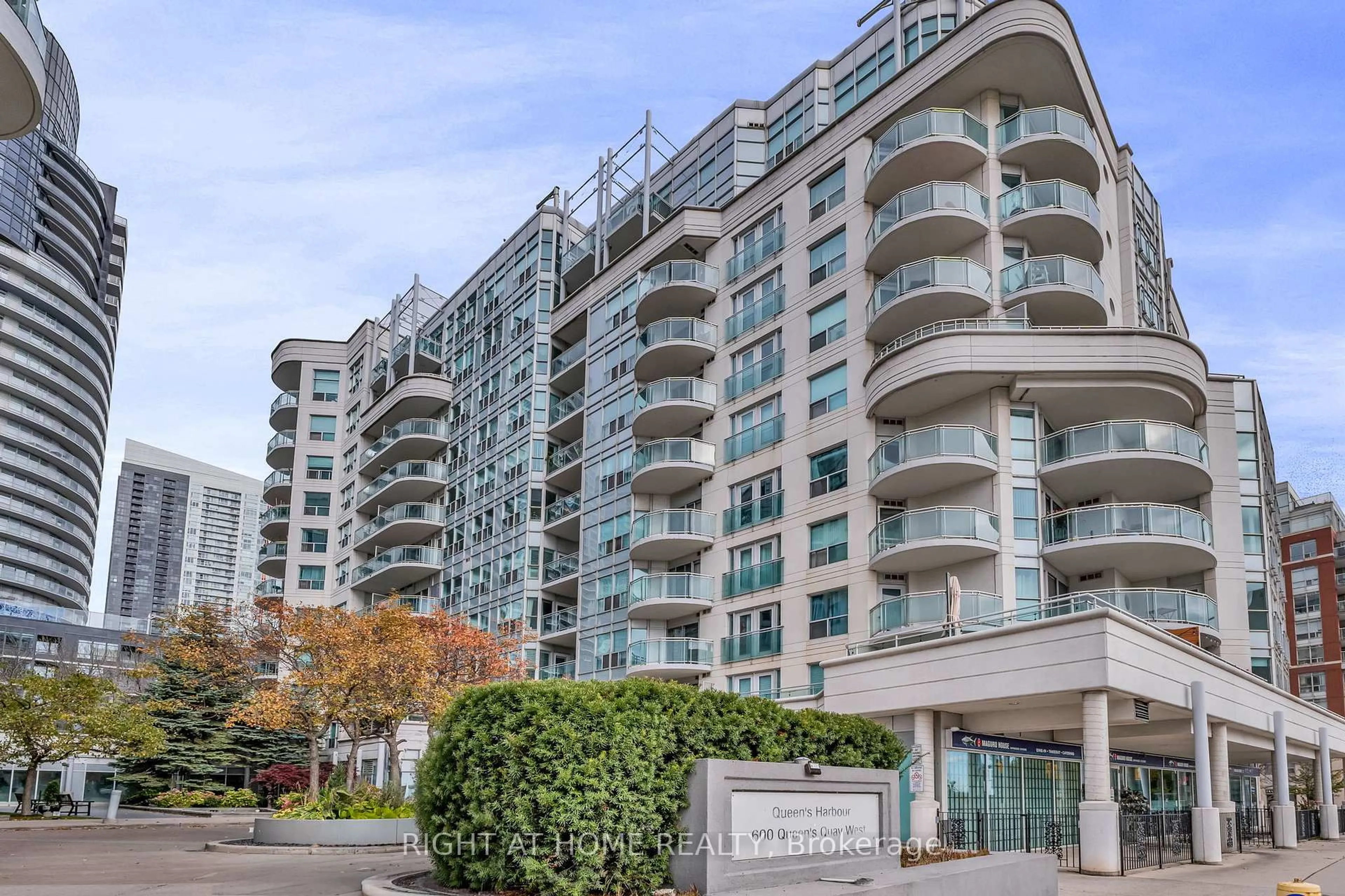 Unknown for 600 Queens Quay #202, Toronto Ontario M5V 3M3