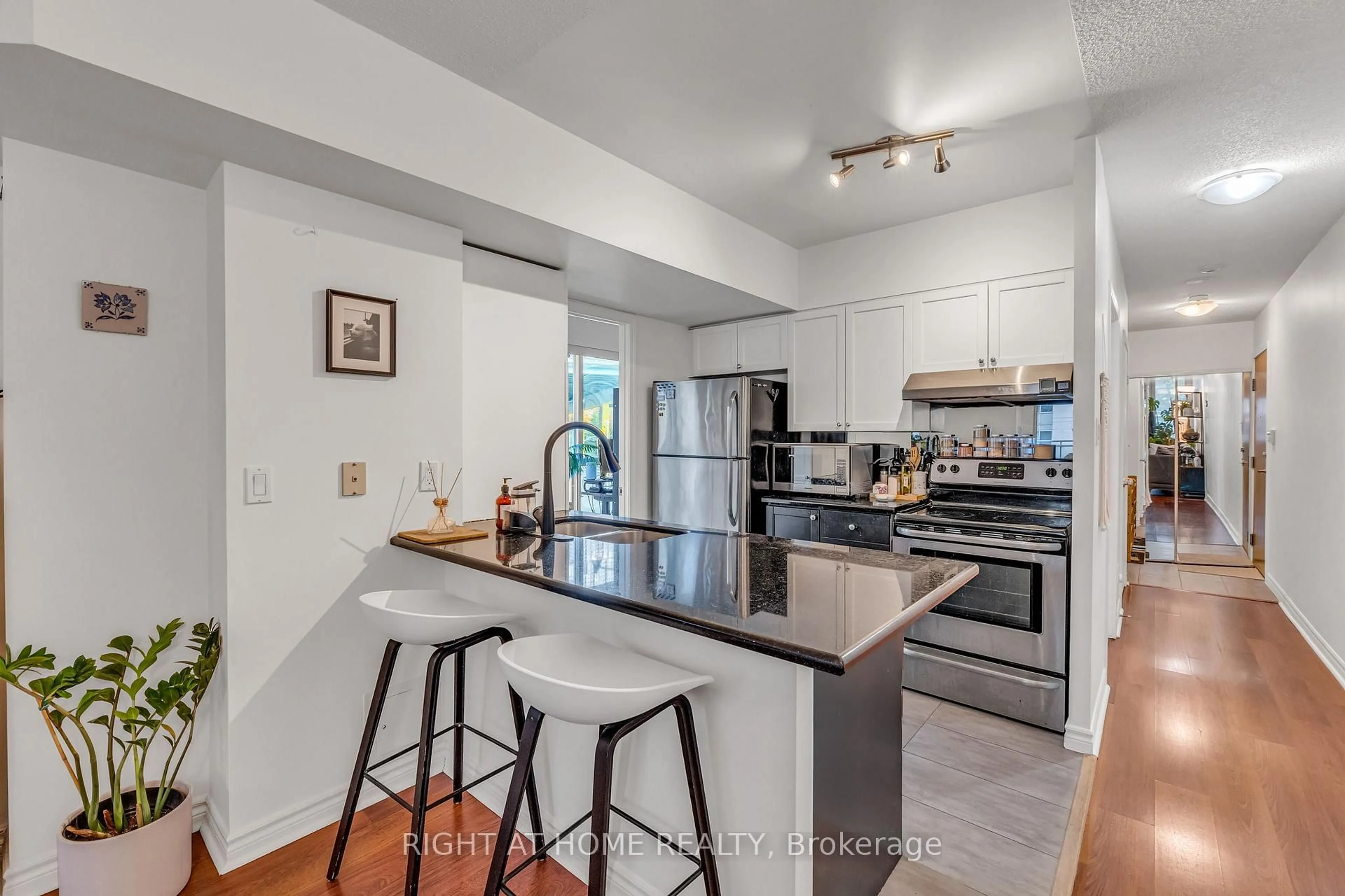 Open concept kitchen, unknown for 600 Queens Quay #202, Toronto Ontario M5V 3M3