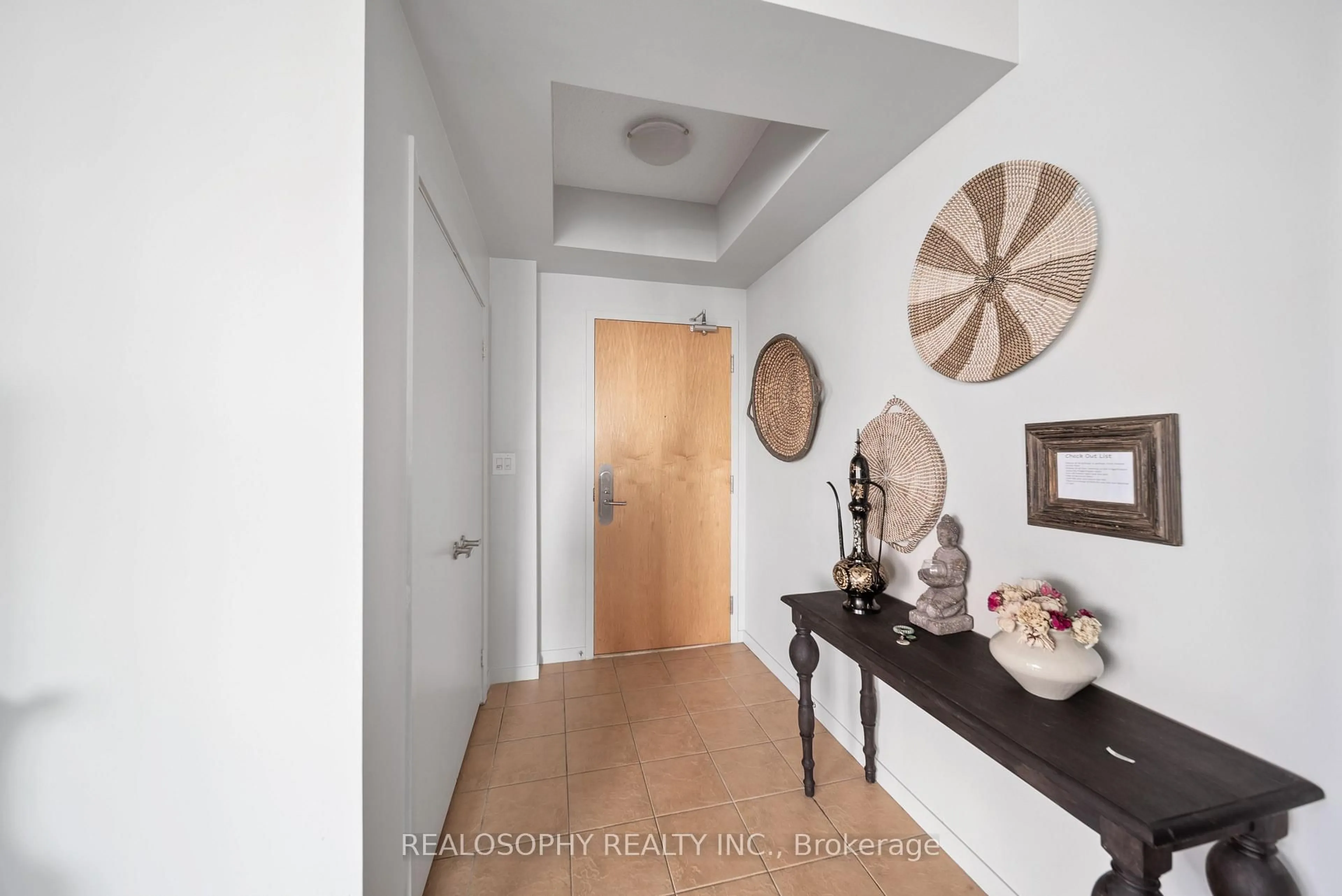 Indoor entryway for 65 Bremner Blvd #4305, Toronto Ontario M5J 0A7