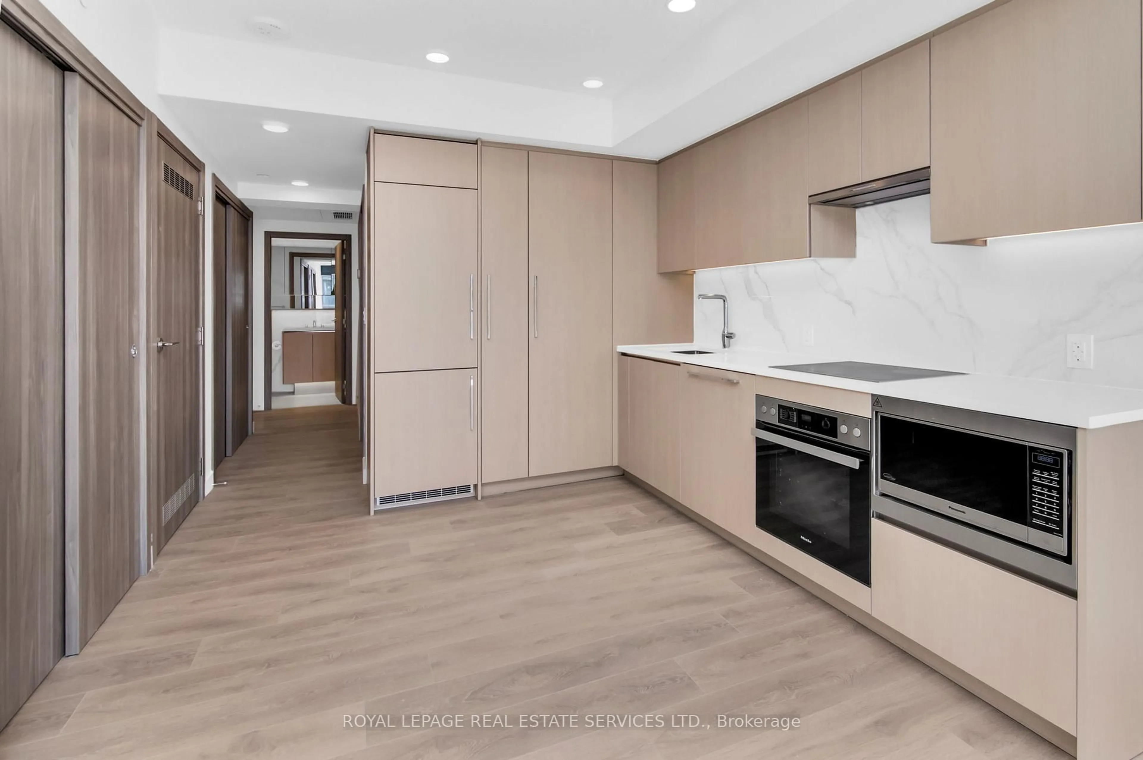 Standard kitchen, unknown for 38 Widmer St #4606, Toronto Ontario M5V 0P7