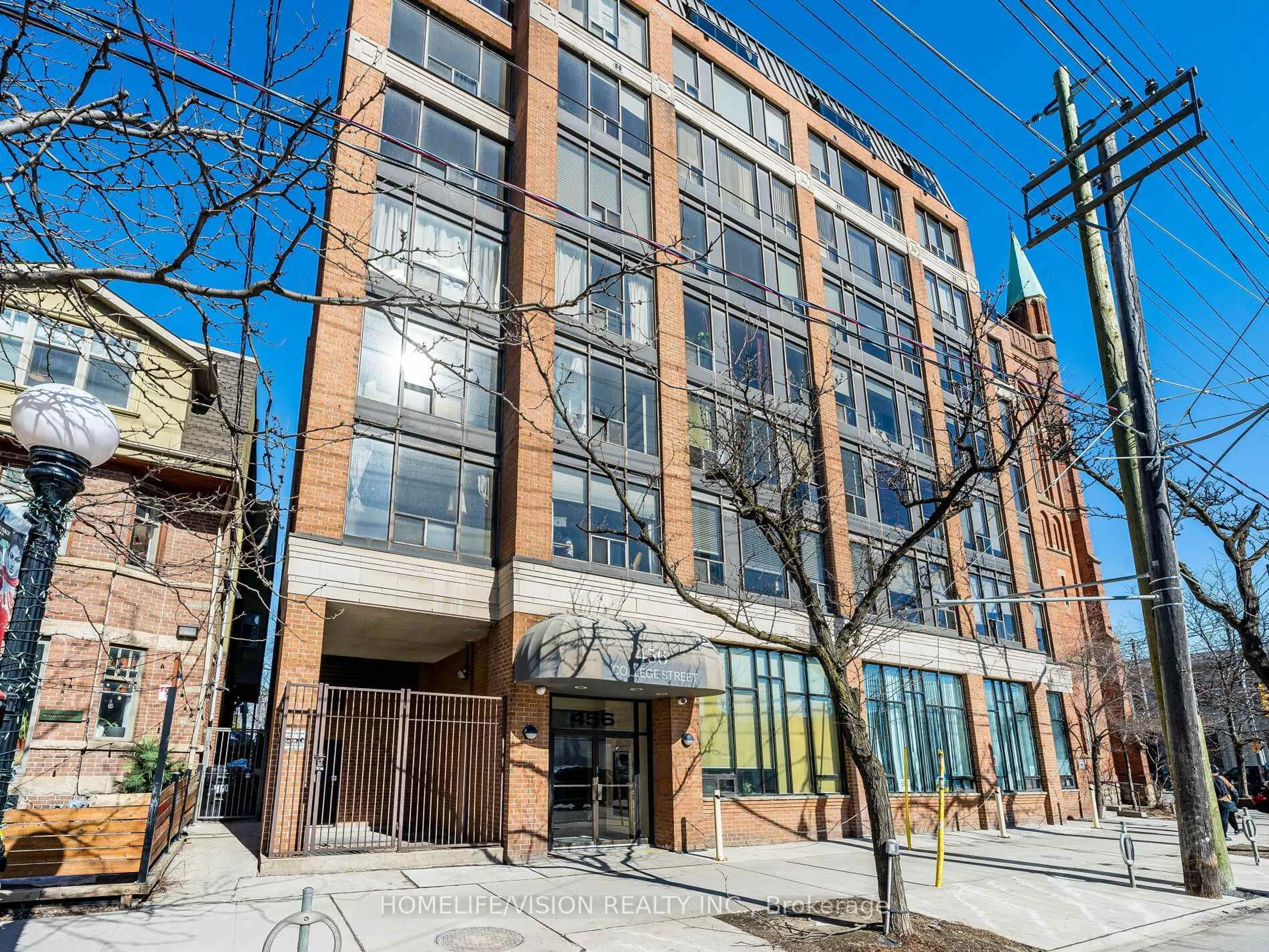 Indoor foyer for 456 College St #301, Toronto Ontario M6G 4A3