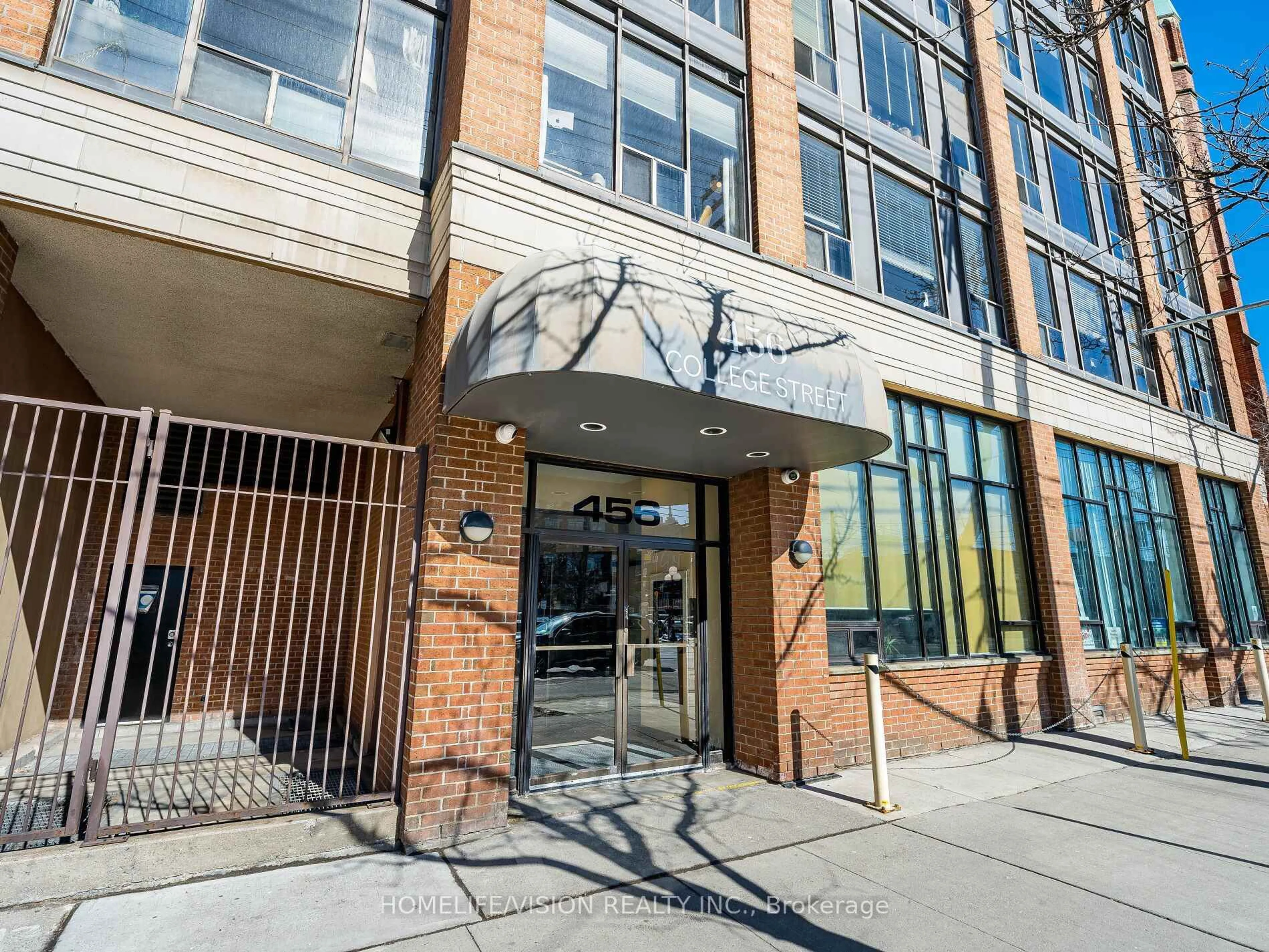 Indoor foyer for 456 College St #301, Toronto Ontario M6G 4A3
