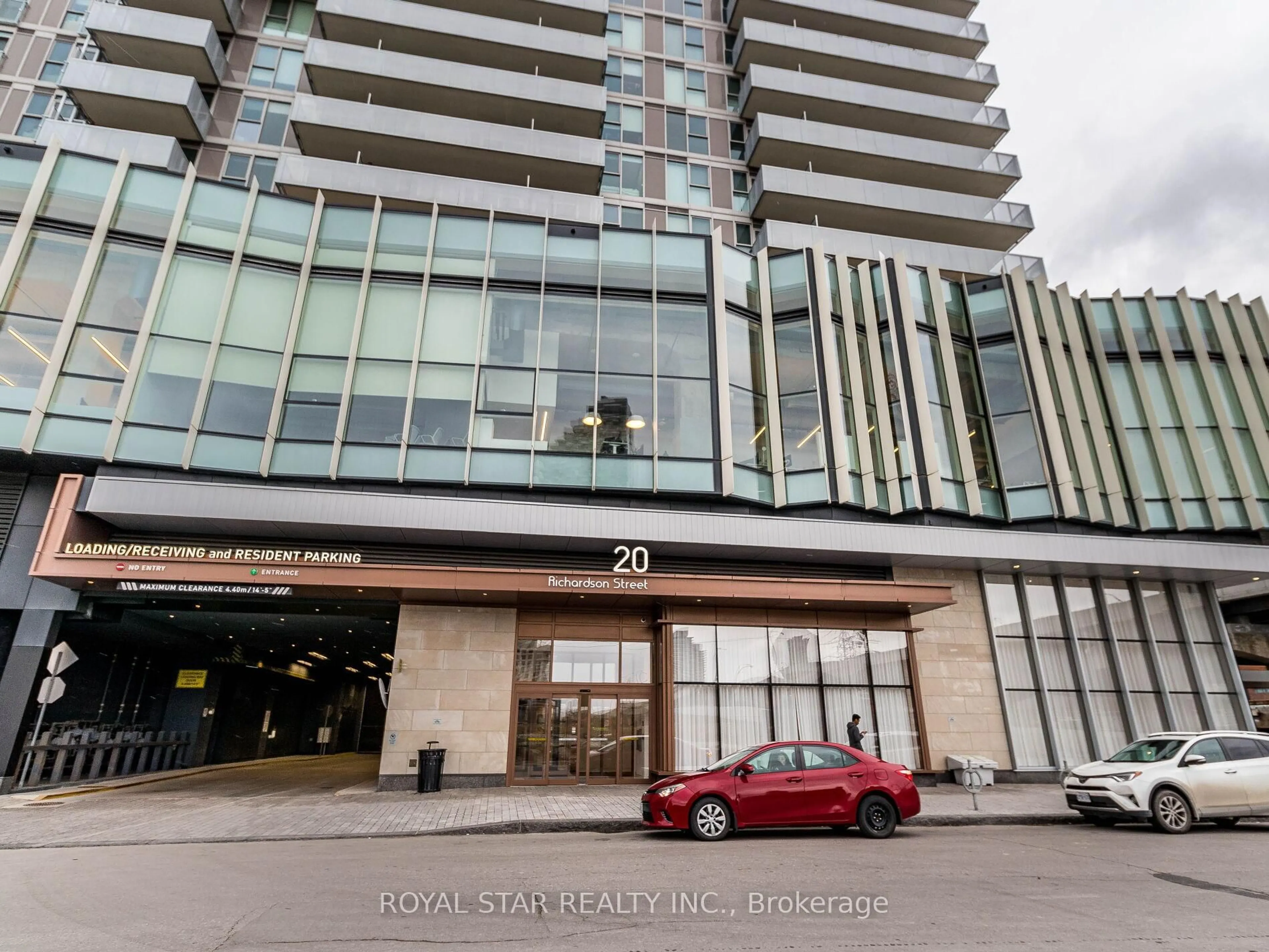 Indoor foyer for 20 Richardson St #1305, Toronto Ontario M5A 0S6