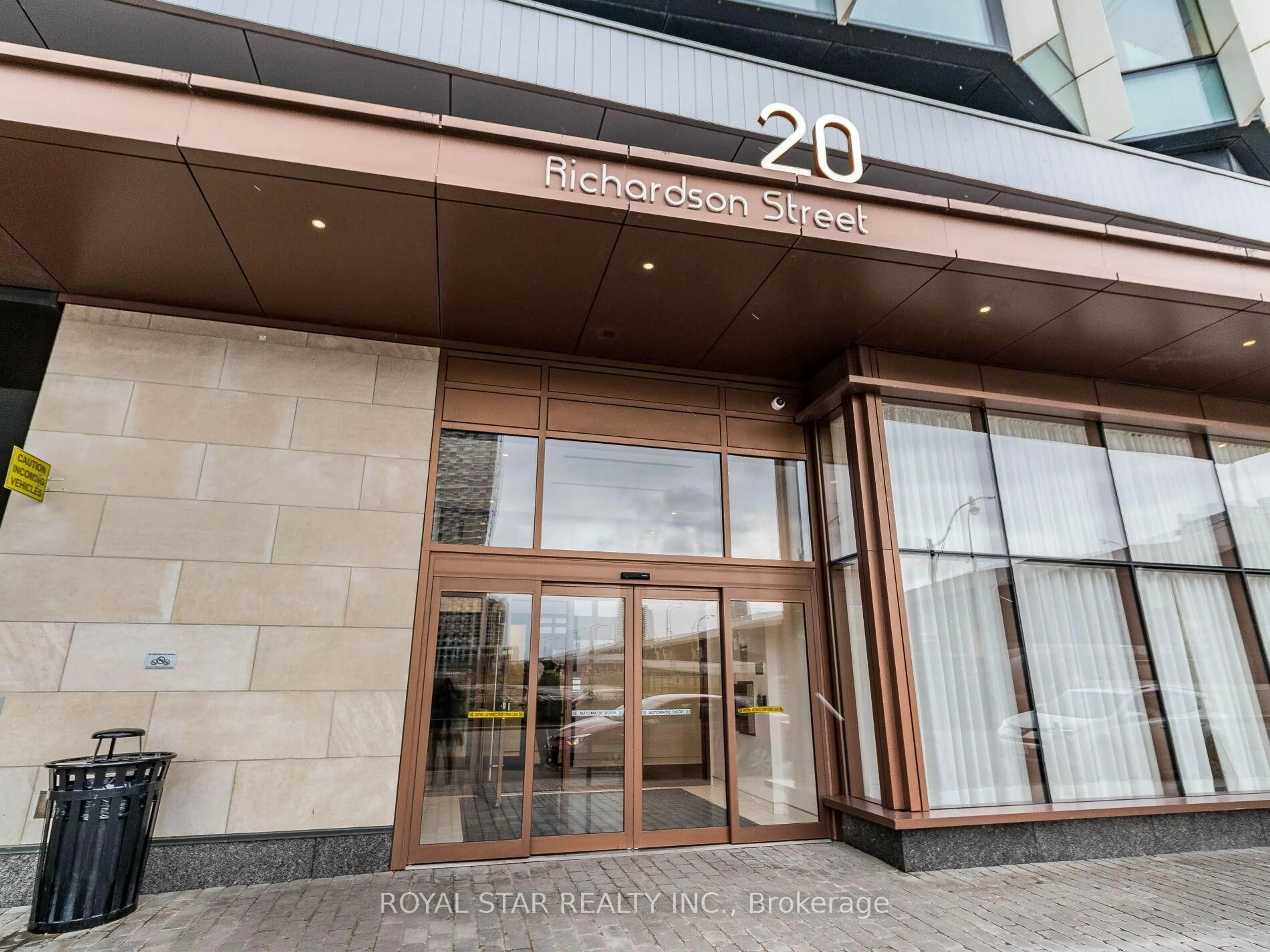 Indoor foyer for 20 Richardson St #1305, Toronto Ontario M5A 0S6