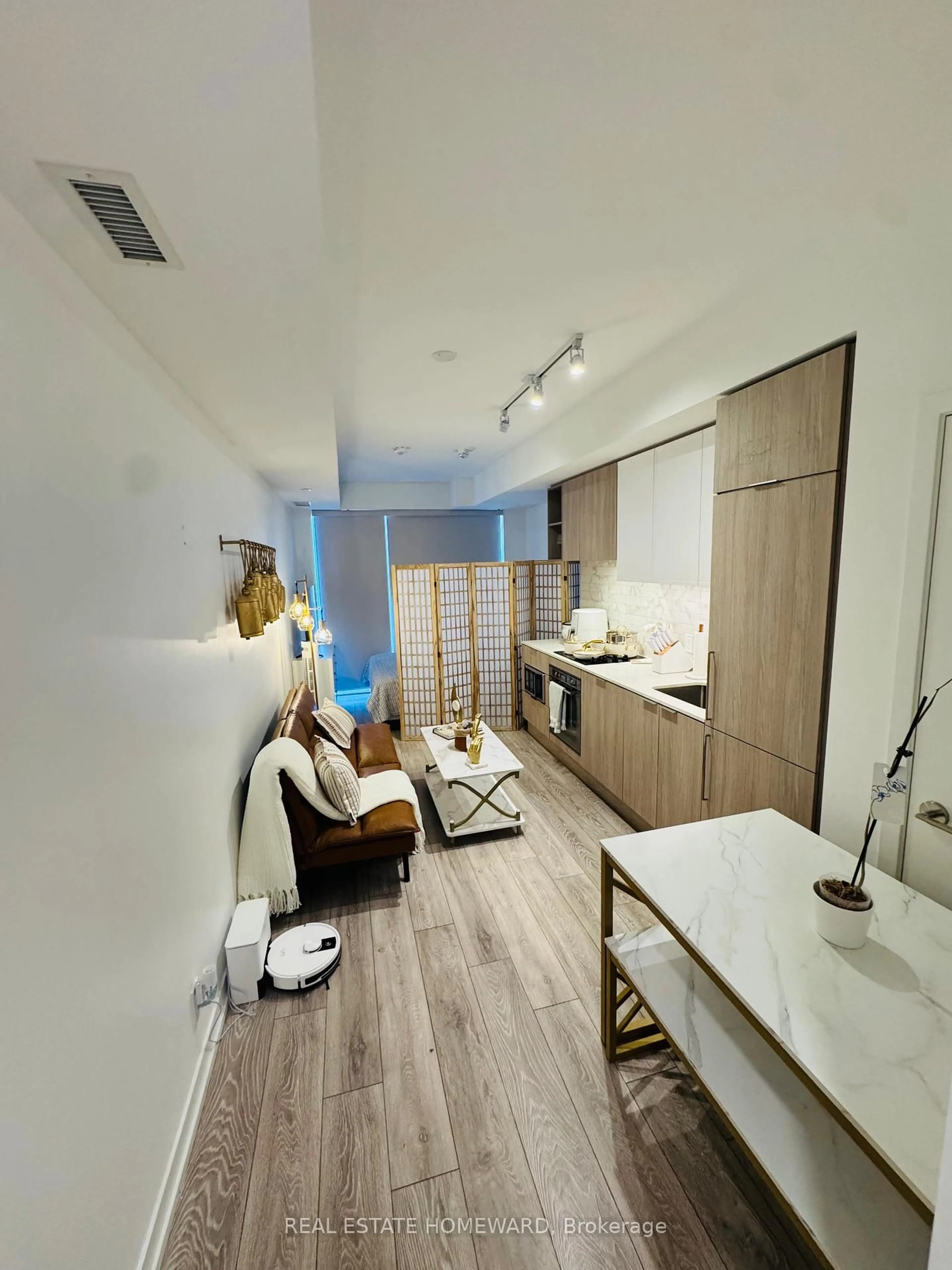 Unknown for 2020 Bathurst St #535, Toronto Ontario M5P 0A6