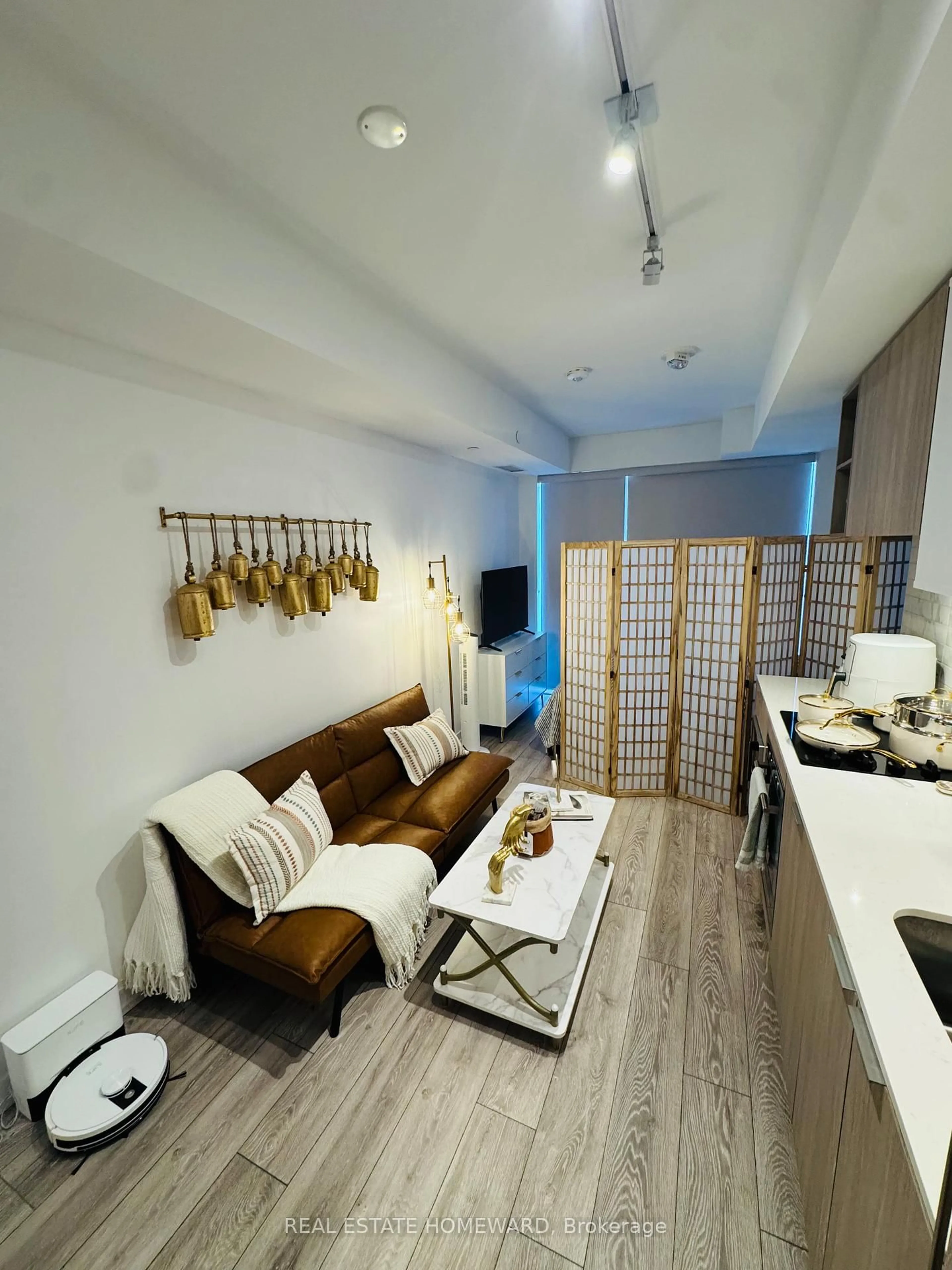 Living room with furniture, wood/laminate floor for 2020 Bathurst St #535, Toronto Ontario M5P 0A6