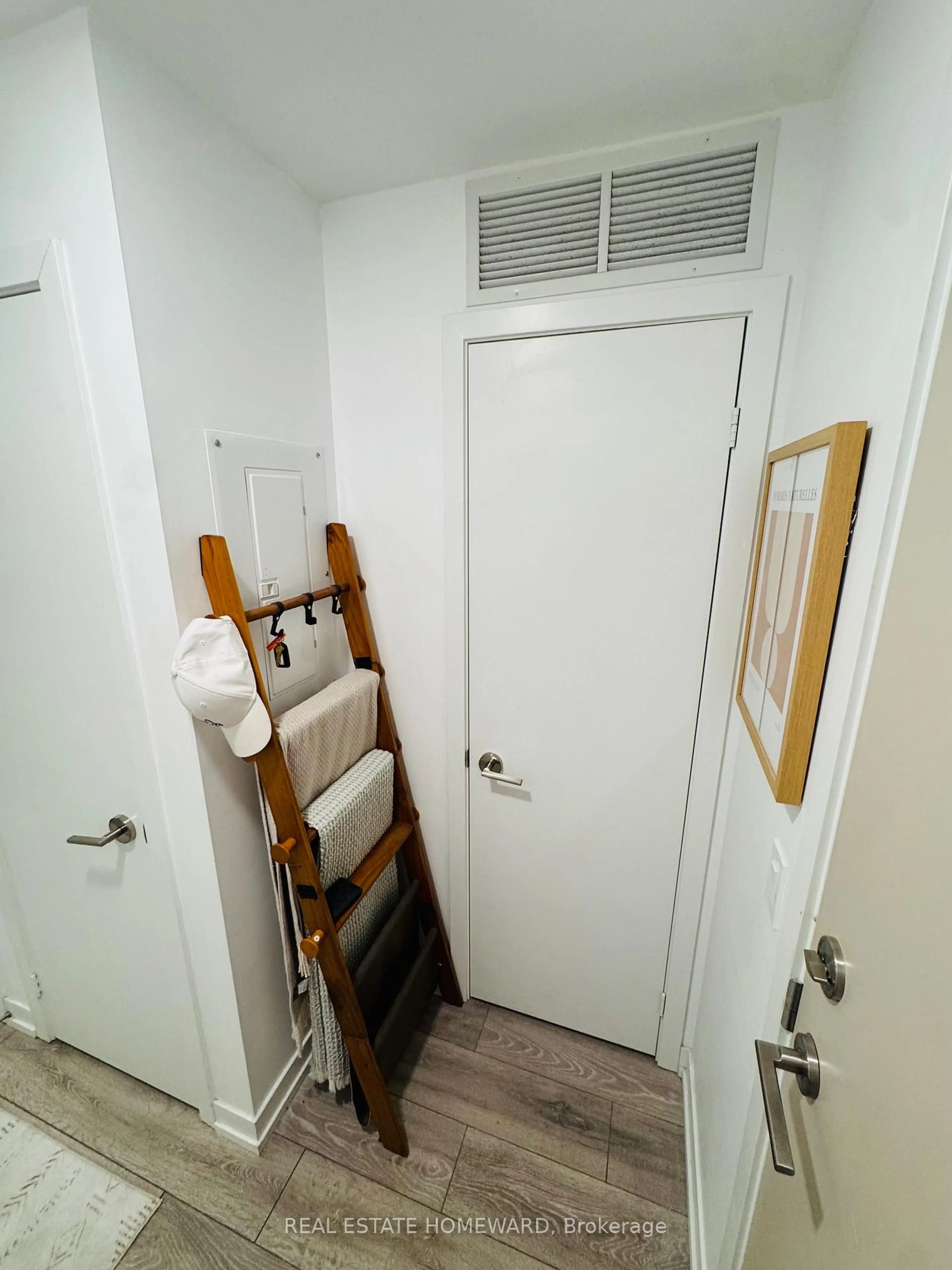 Unknown for 2020 Bathurst St #535, Toronto Ontario M5P 0A6