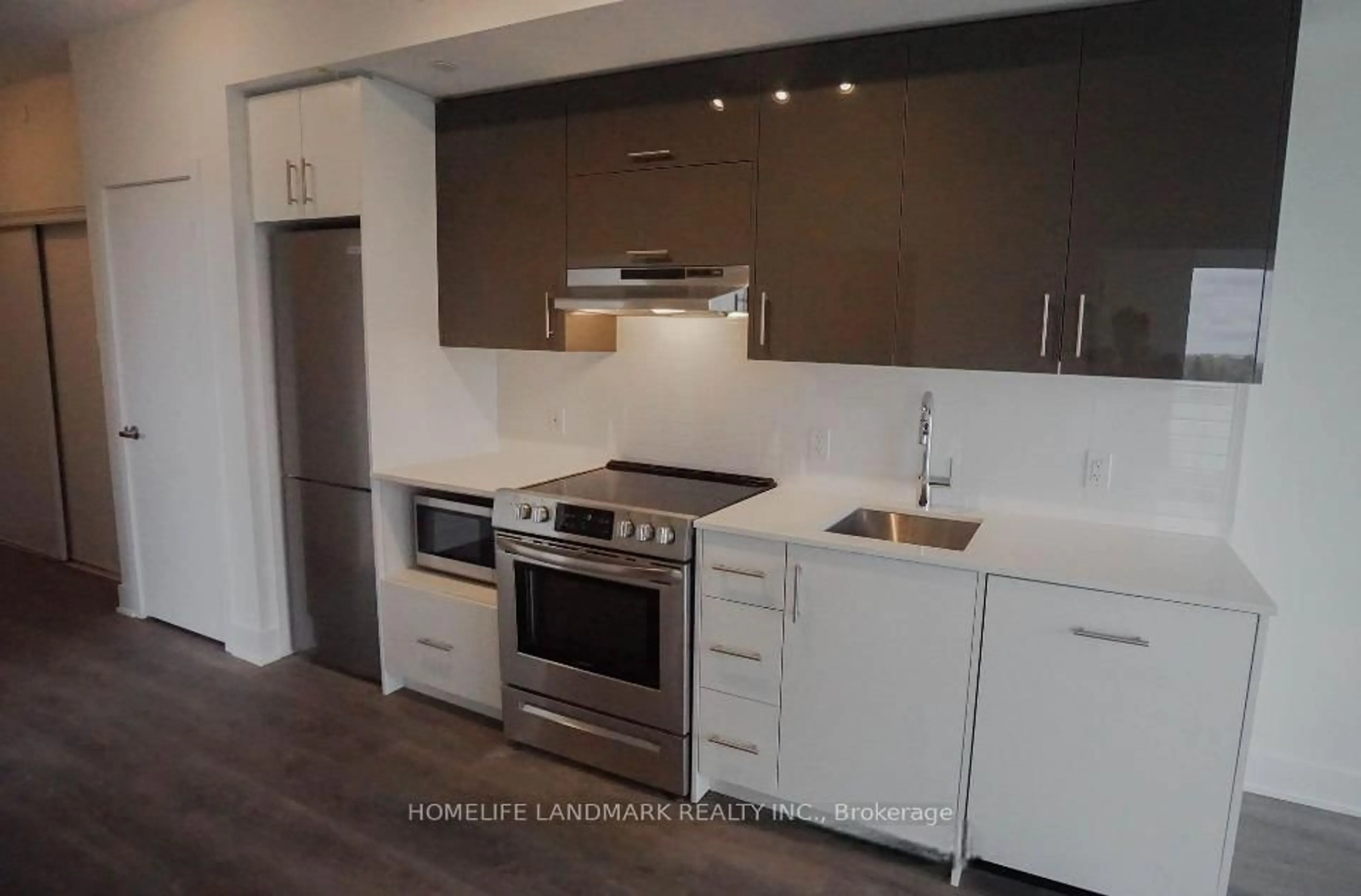 Standard kitchen, wood/laminate floor for 188 Fairview Mall Dr #712, Toronto Ontario M2J 0H7
