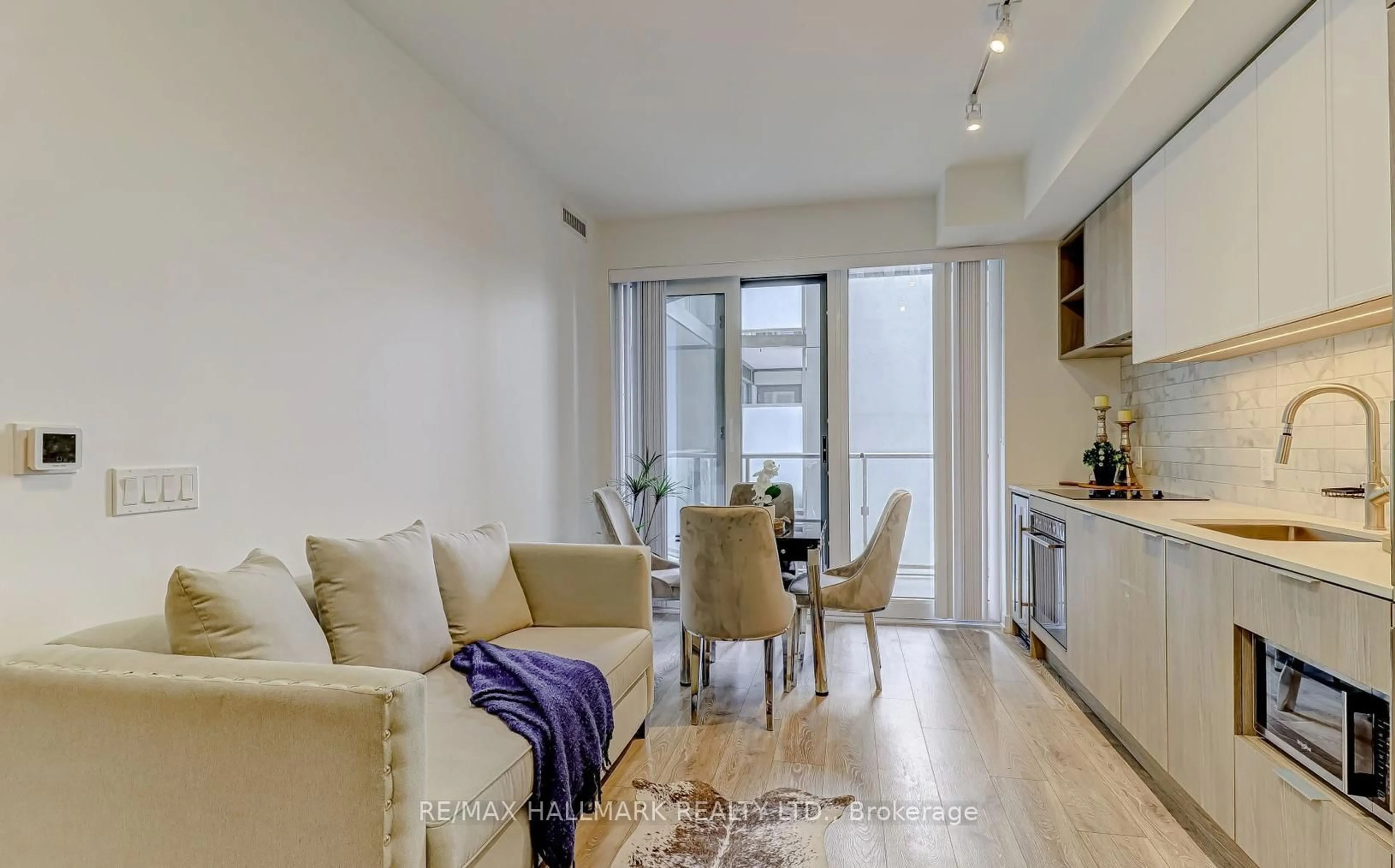 Living room with furniture, wood/laminate floor for 2020 Bathurst St #601, Toronto Ontario M5P 0A6