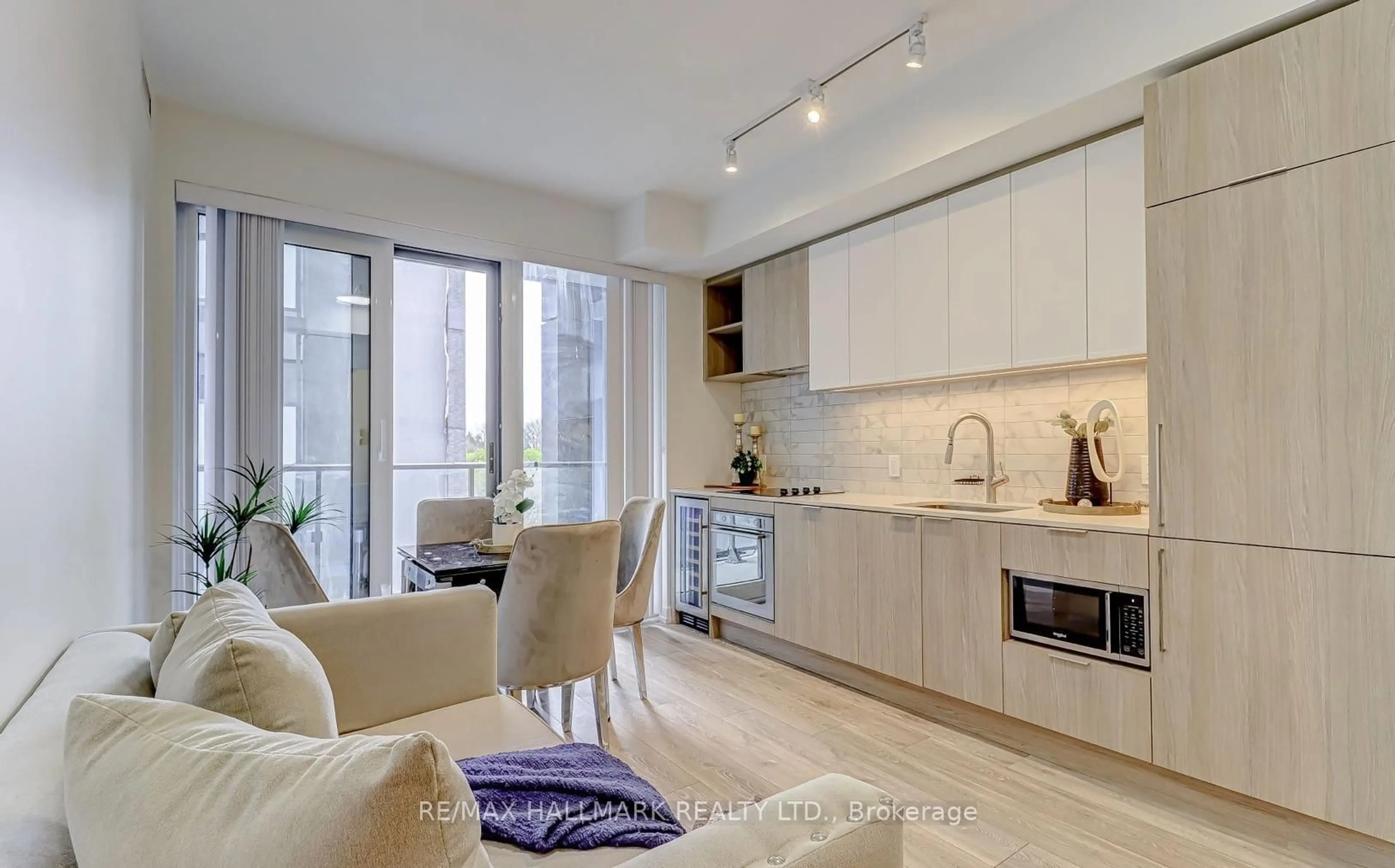 Open concept kitchen, unknown for 2020 Bathurst St #601, Toronto Ontario M5P 0A6