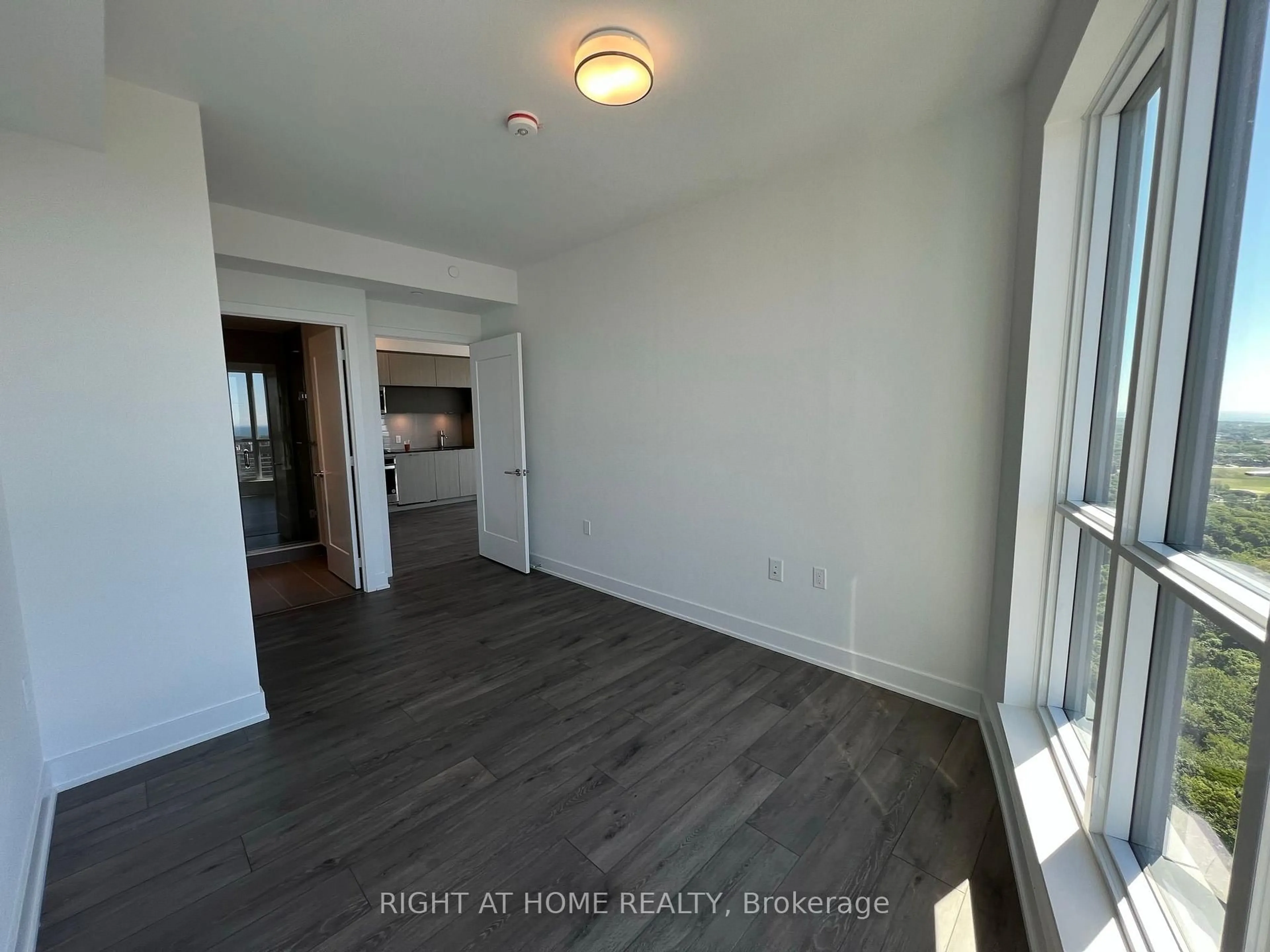 A pic of a room for 585 Bloor St #3418, Toronto Ontario M4W 0B3