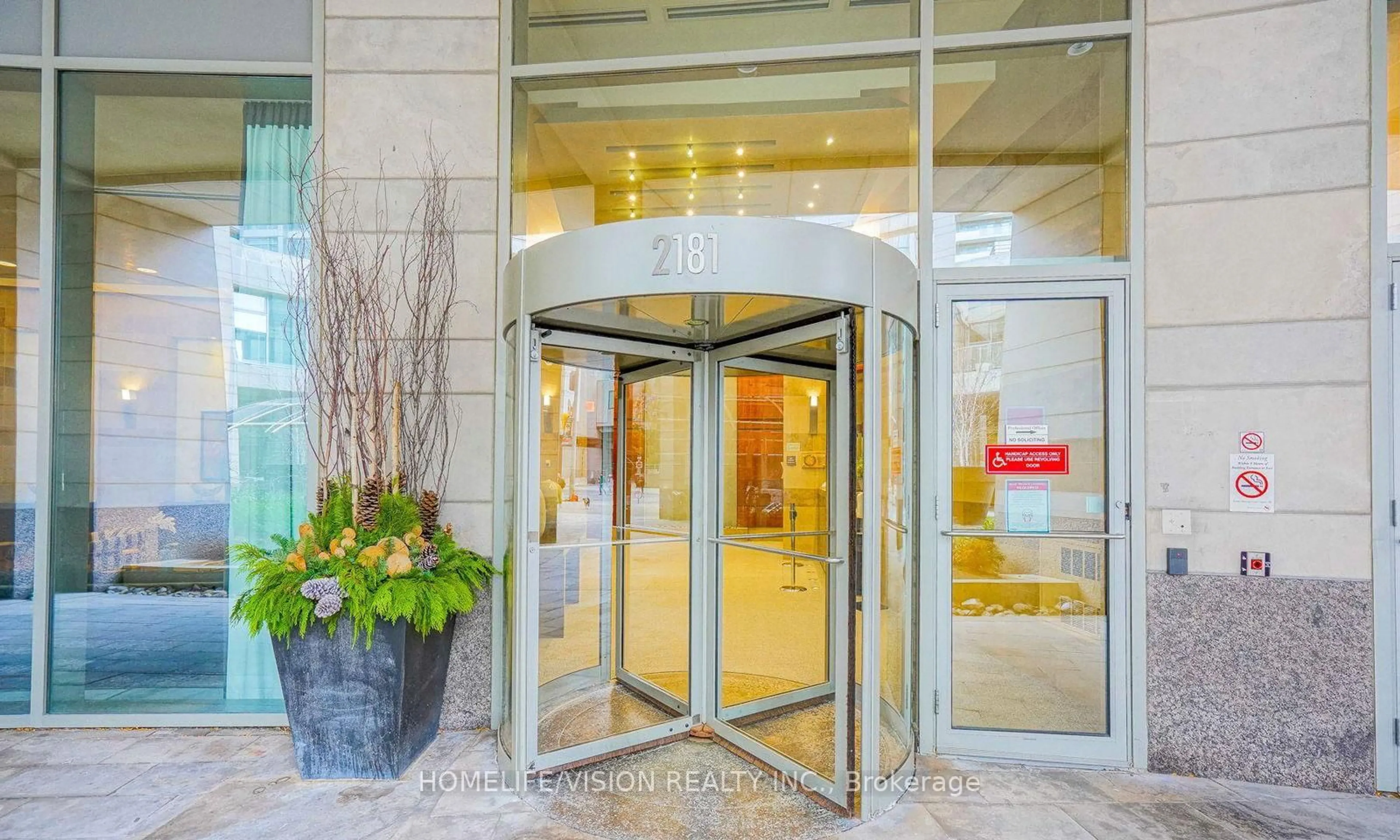 Indoor foyer for 2181 Yonge St #2101, Toronto Ontario M4S 3H7