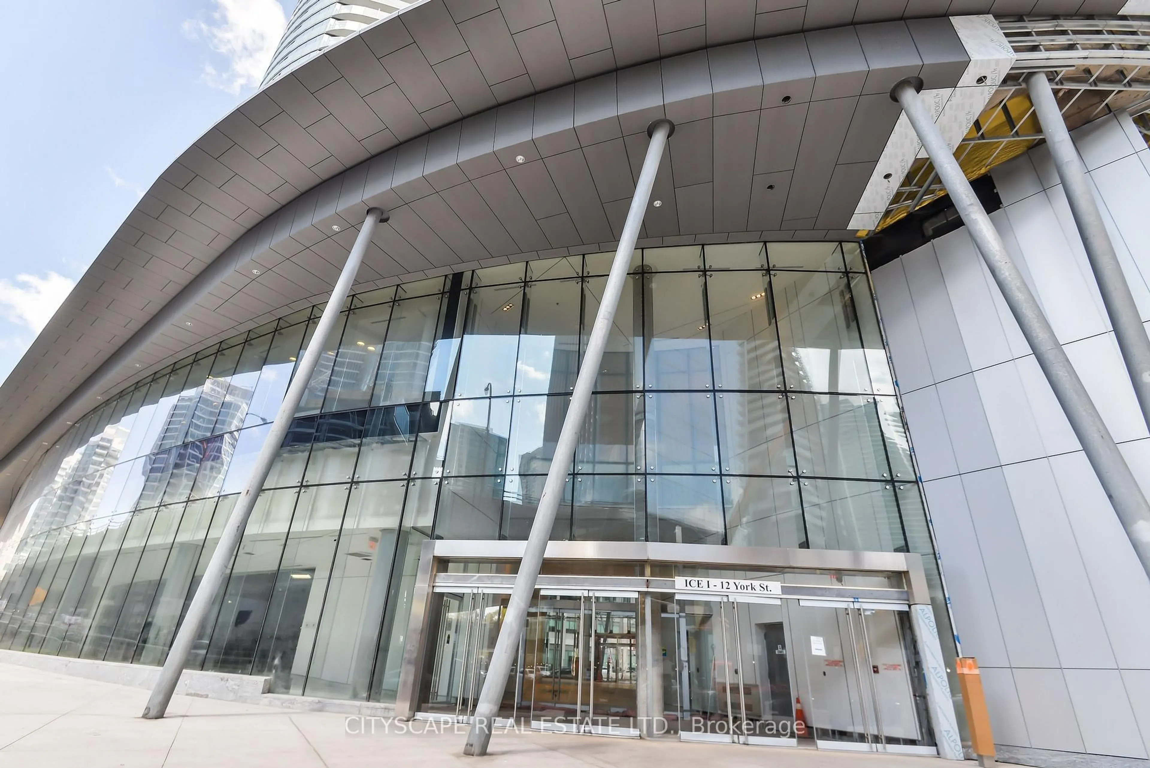 Indoor foyer for 12 York St #4209, Toronto Ontario M5J 0A9