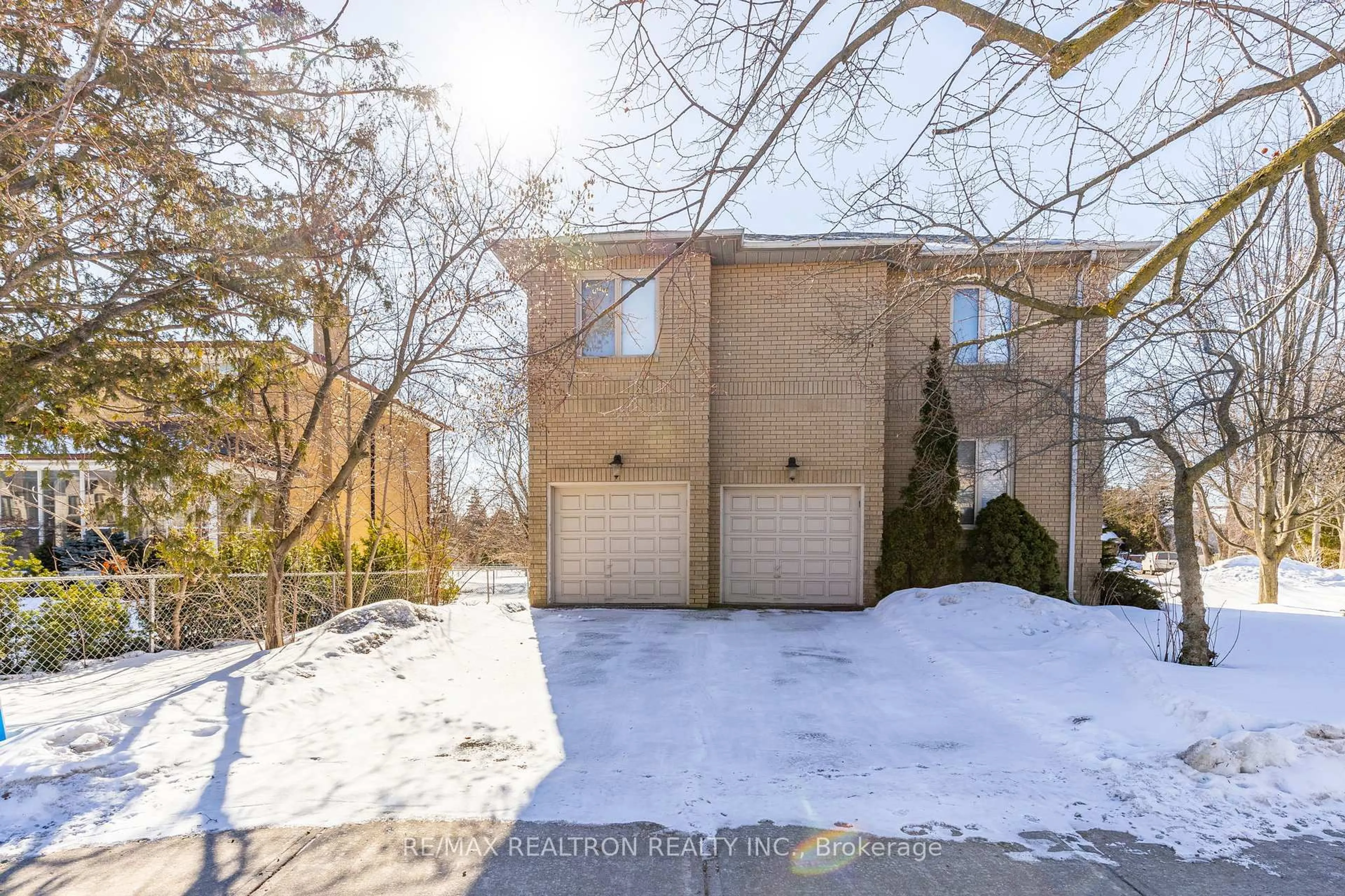 A pic from outside/outdoor area/front of a property/back of a property/a pic from drone, street for 1 Sunforest Crt, Toronto Ontario M2R 3W3