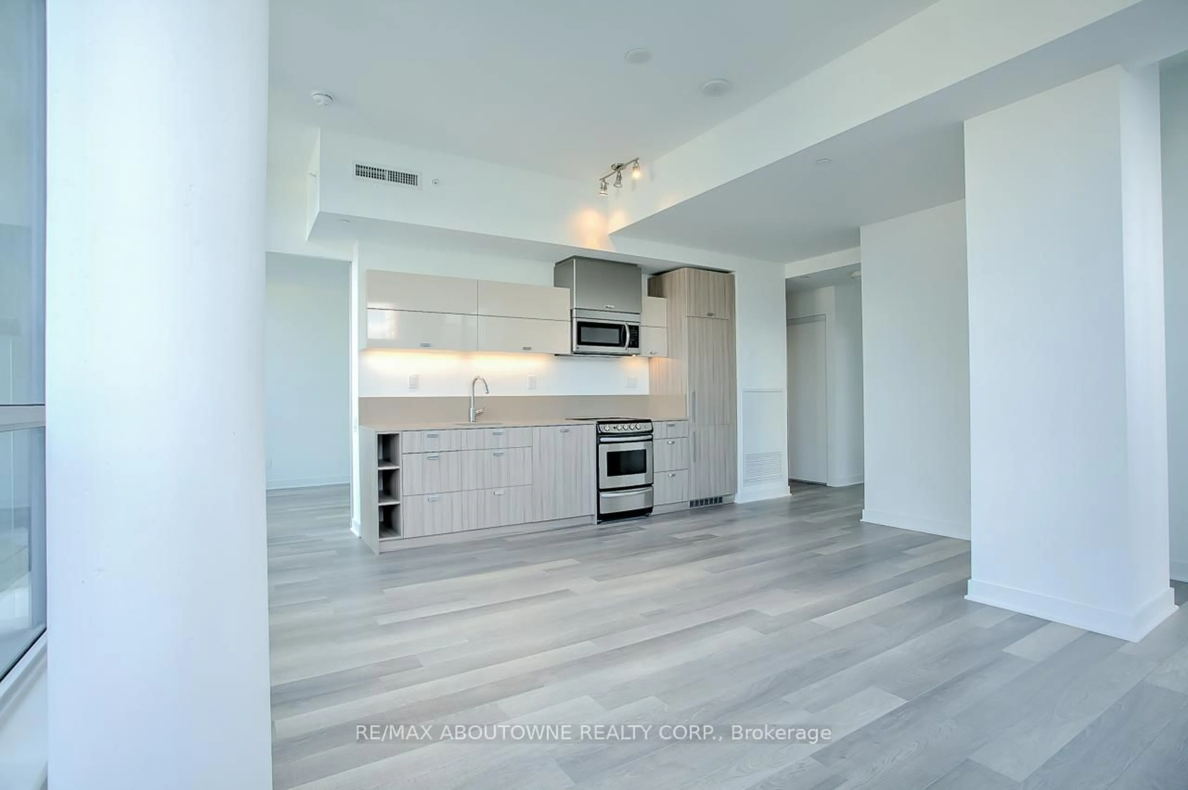 Open concept kitchen, unknown for 290 Adelaide St #802, Toronto Ontario M5V 0P3