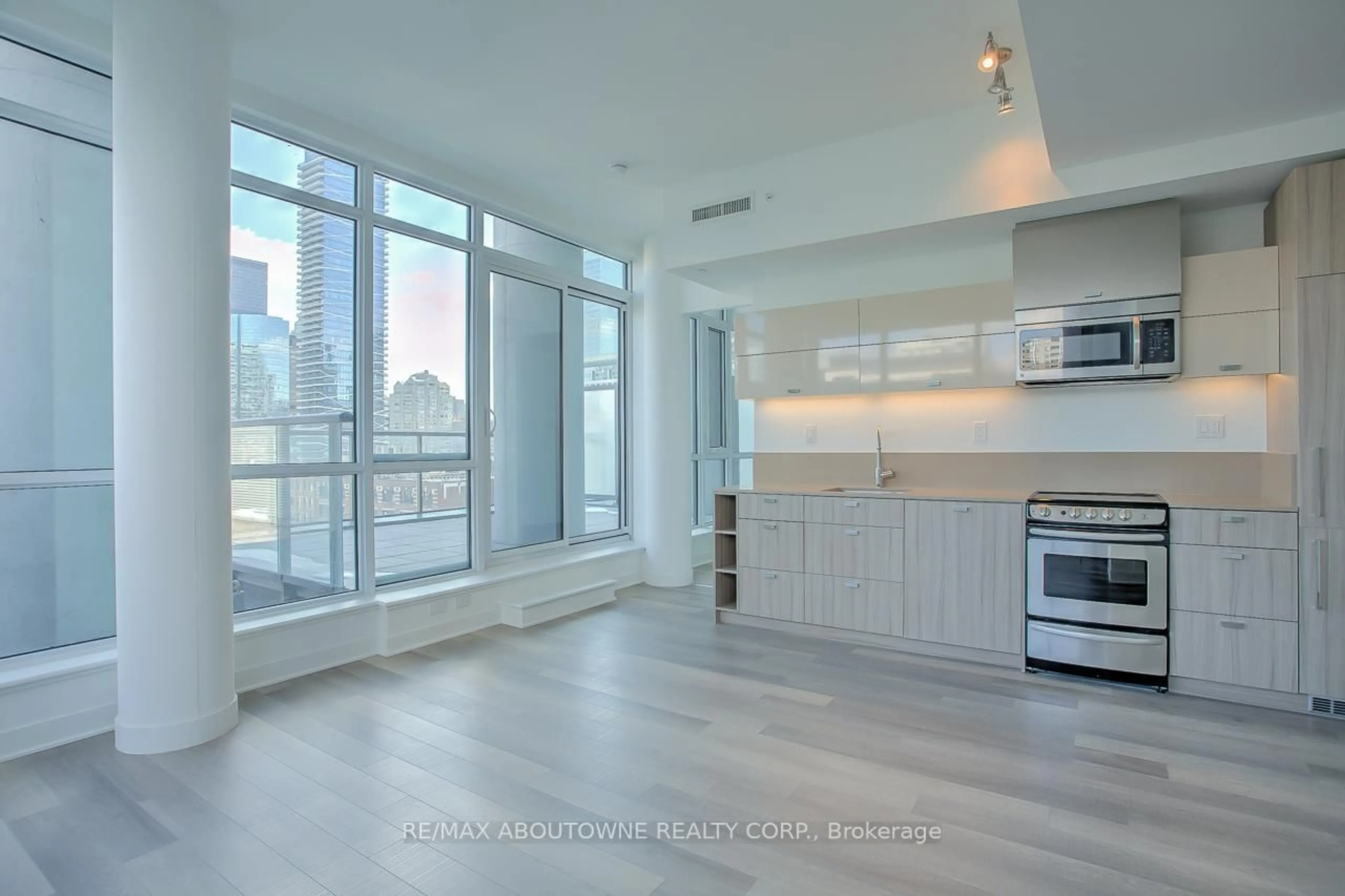 Open concept kitchen, unknown for 290 Adelaide St #802, Toronto Ontario M5V 0P3