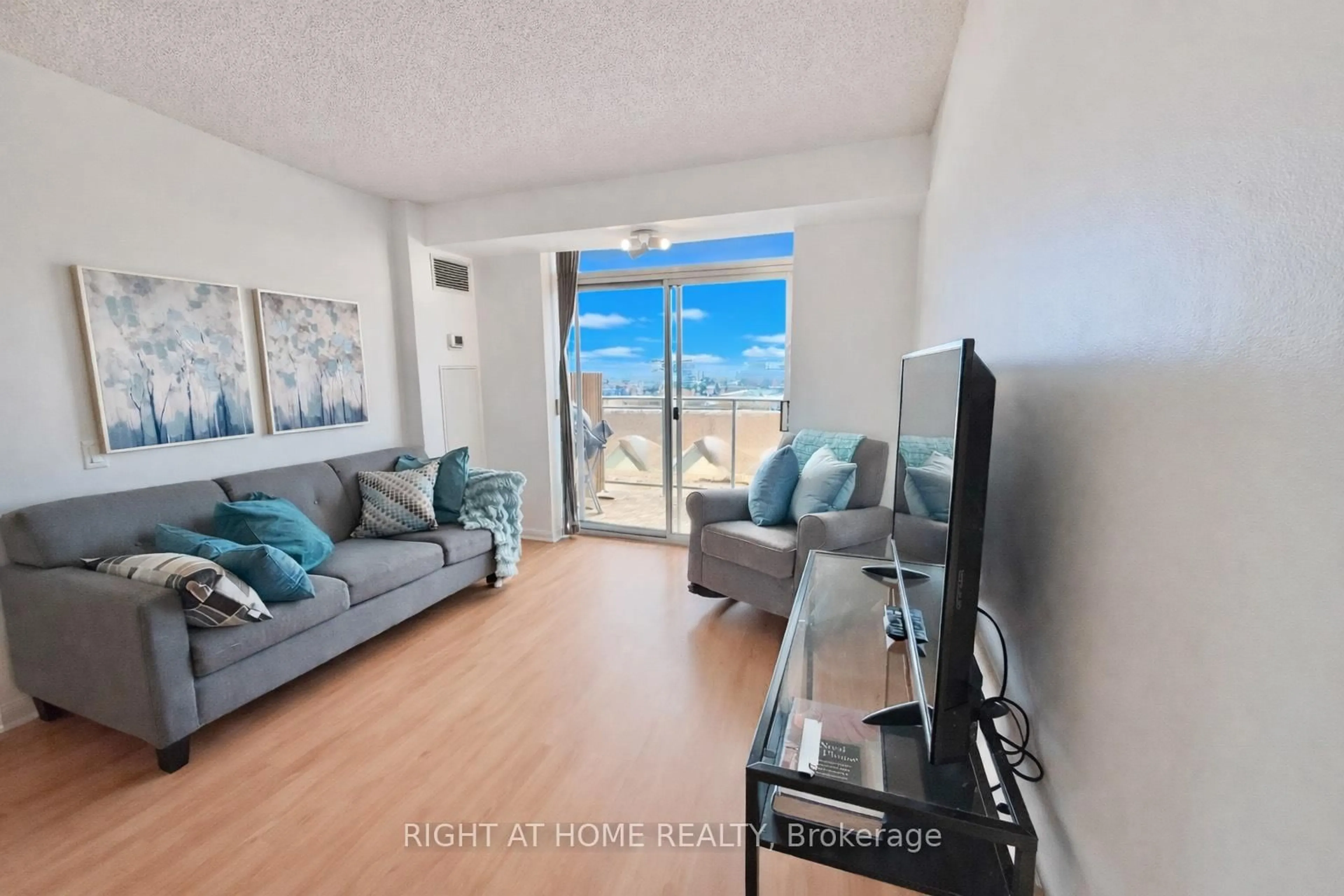 Living room with furniture, unknown for 650 Lawrence Ave #622, Toronto Ontario M6A 3E8