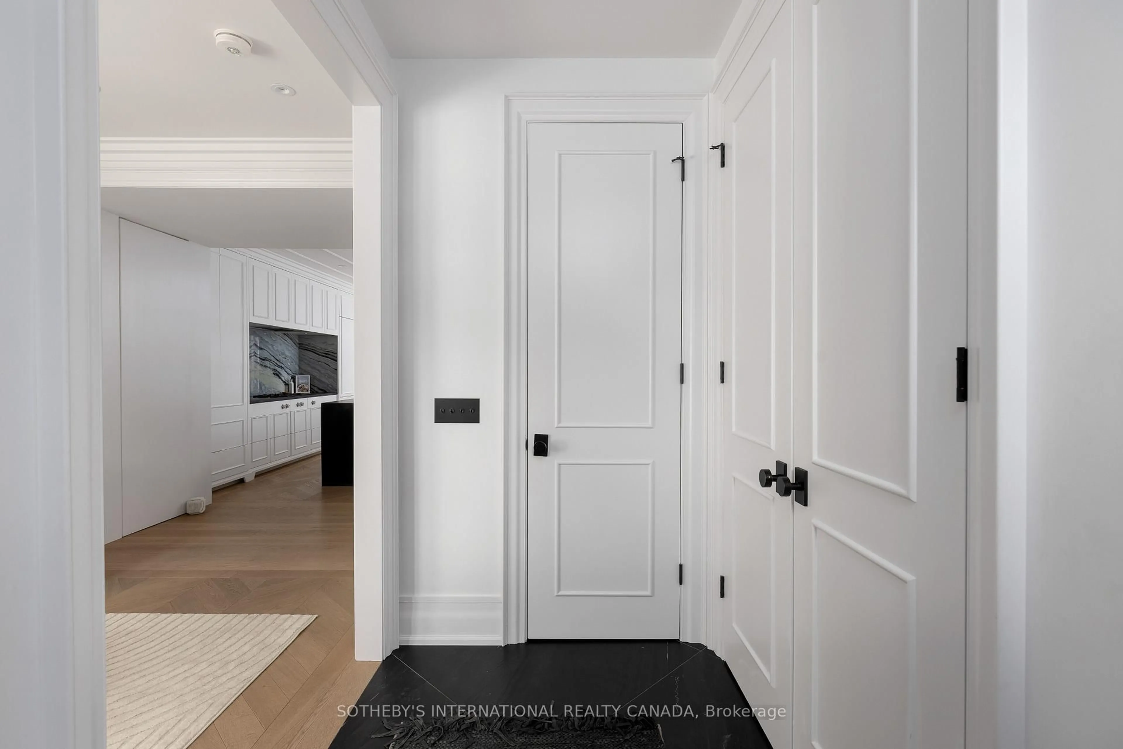 Indoor entryway for 122 MacPherson Ave, Toronto Ontario M5R 1W8