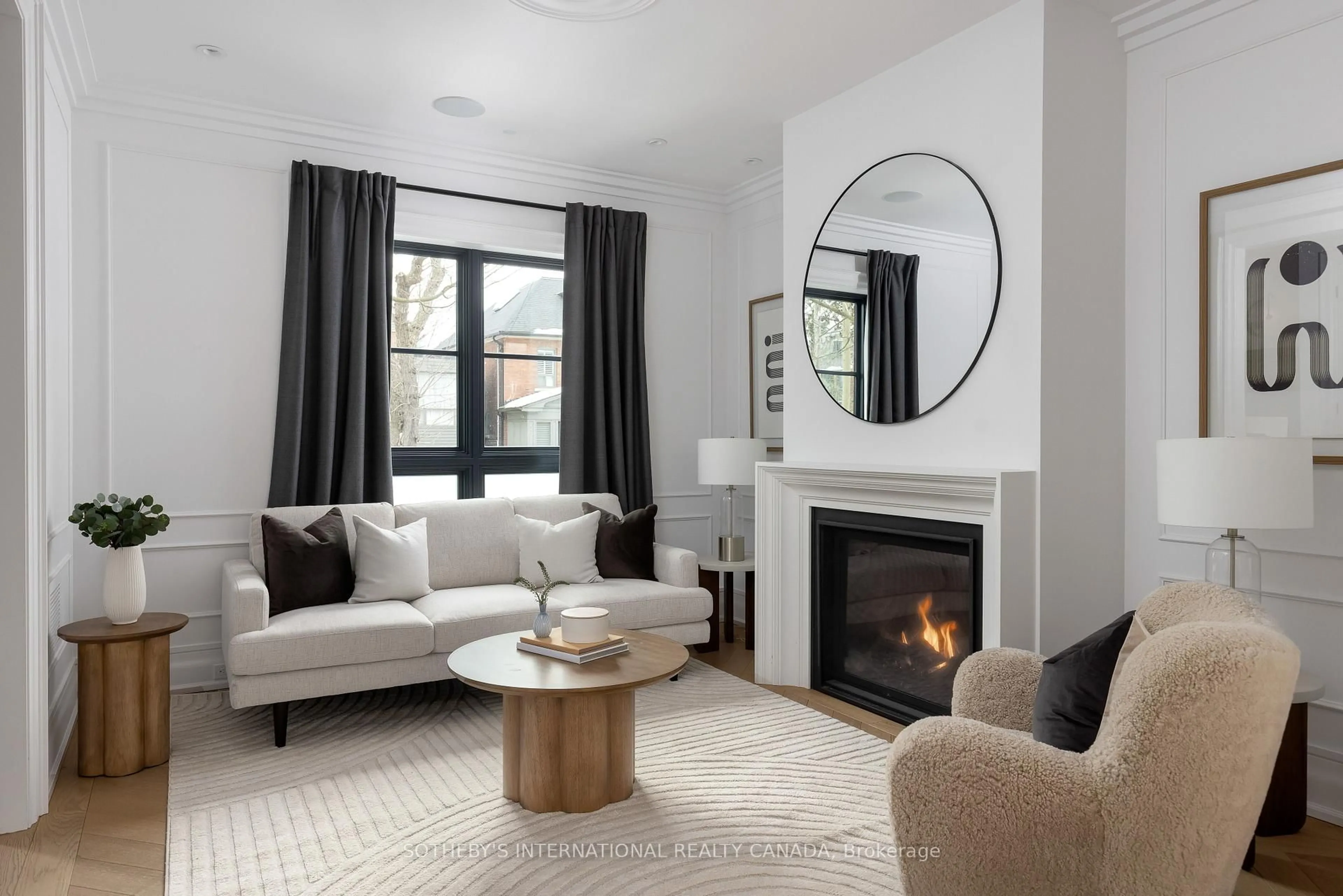 Living room with furniture, unknown for 122 MacPherson Ave, Toronto Ontario M5R 1W8