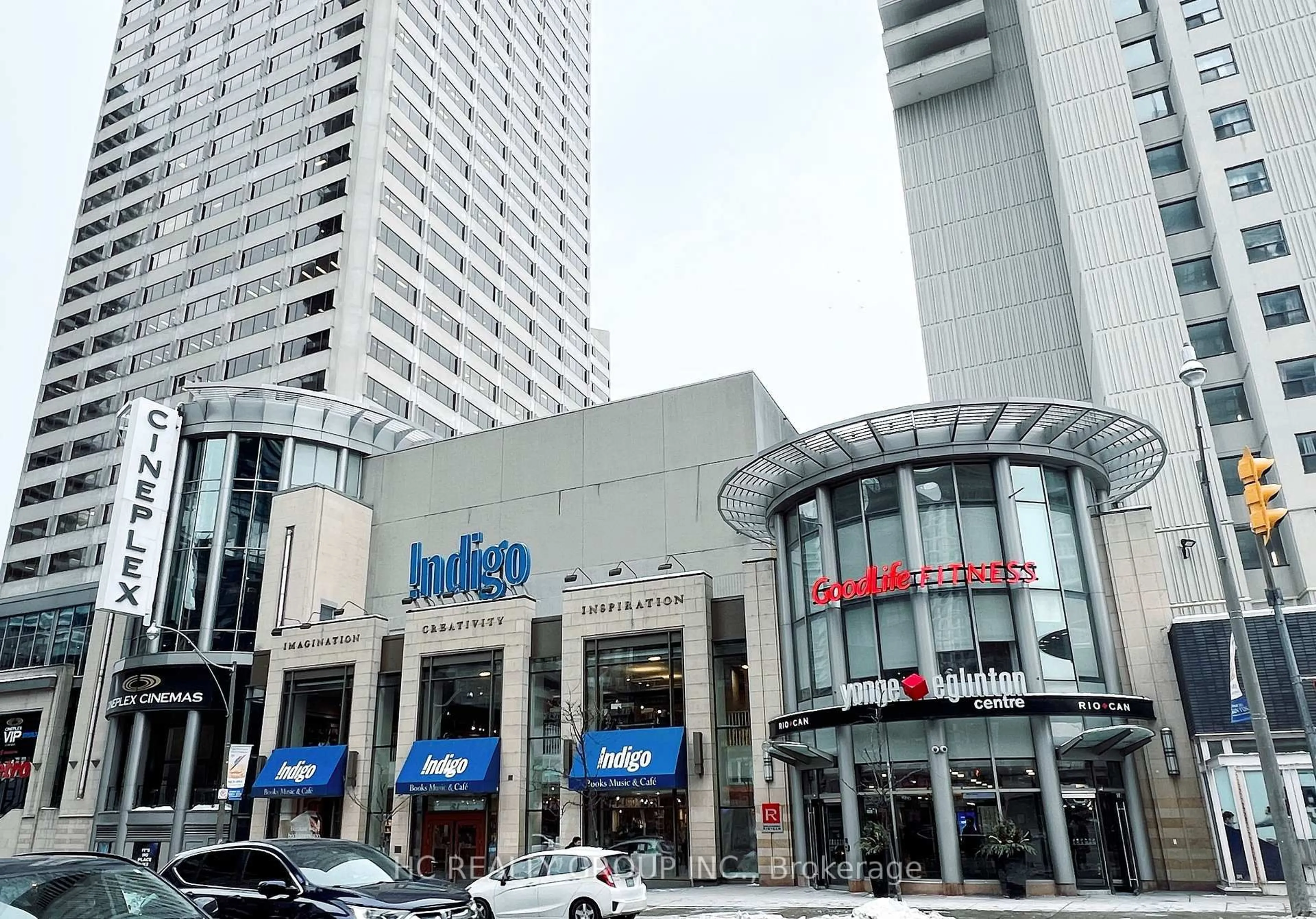 Indoor foyer for 8 Eglinton Ave #5203, Toronto Ontario M4P 0C1