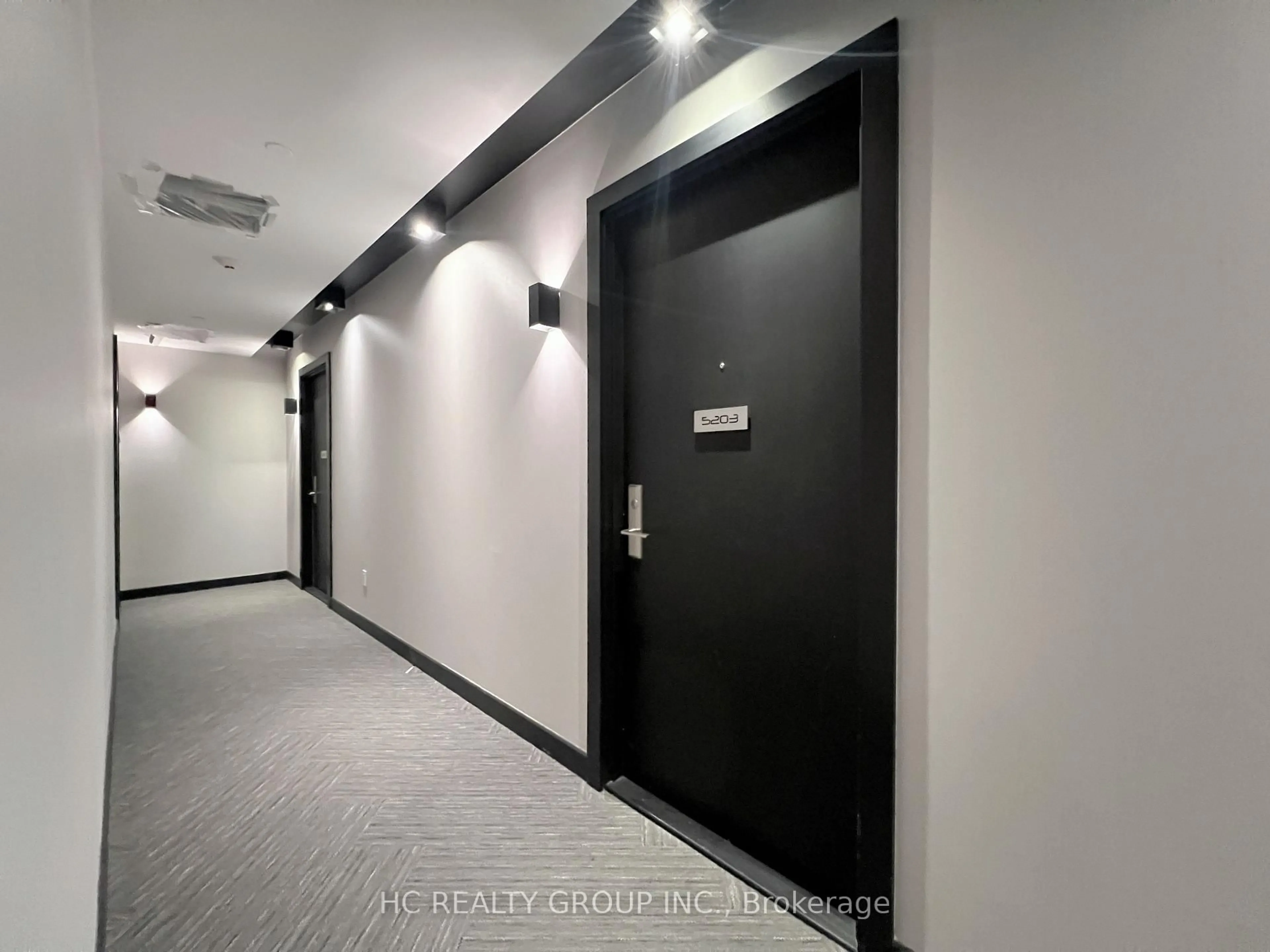 Indoor foyer for 8 Eglinton Ave #5203, Toronto Ontario M4P 0C1
