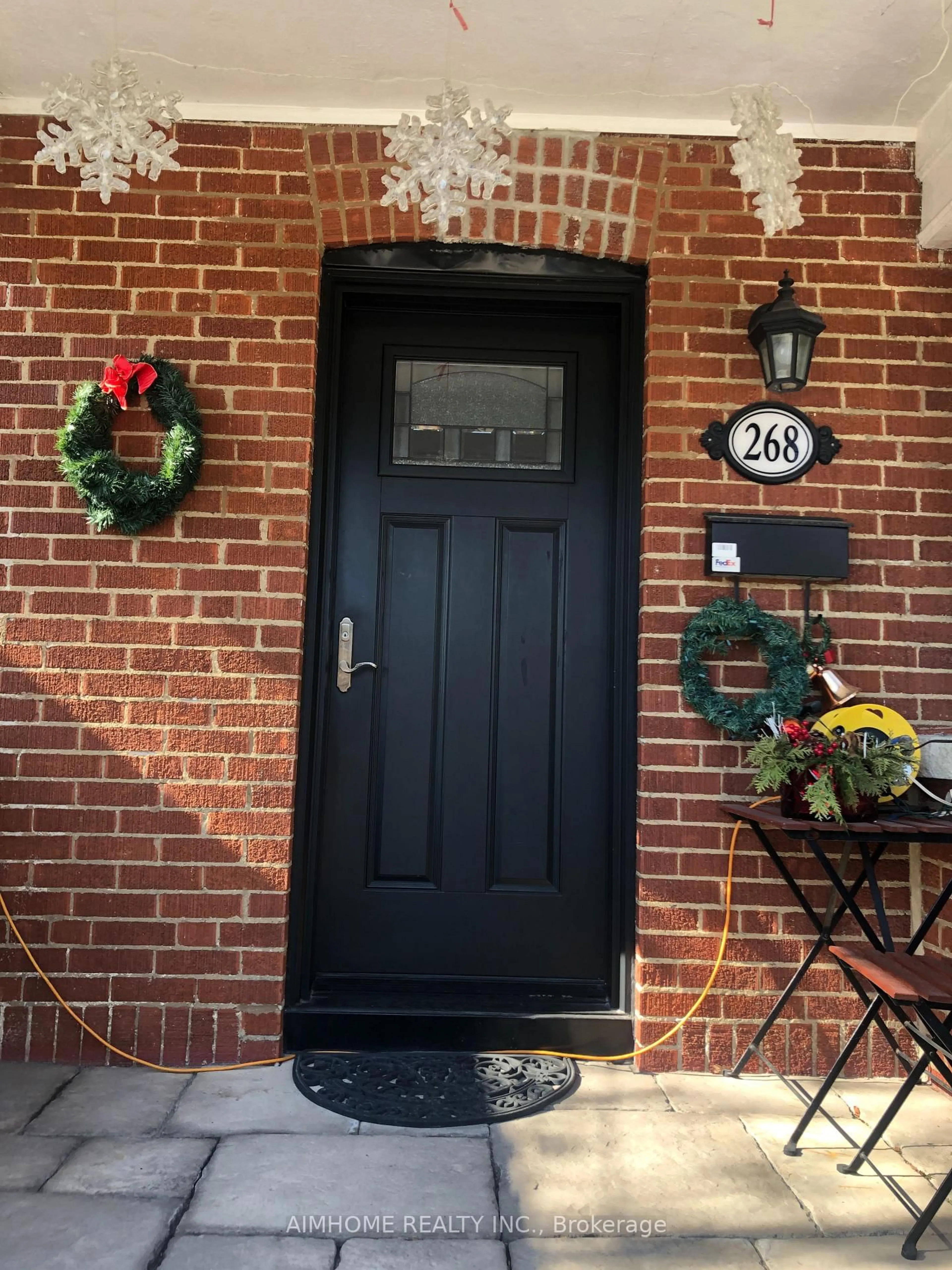 Indoor entryway for 268 Jedburgh Rd, Toronto Ontario M5M 3K4