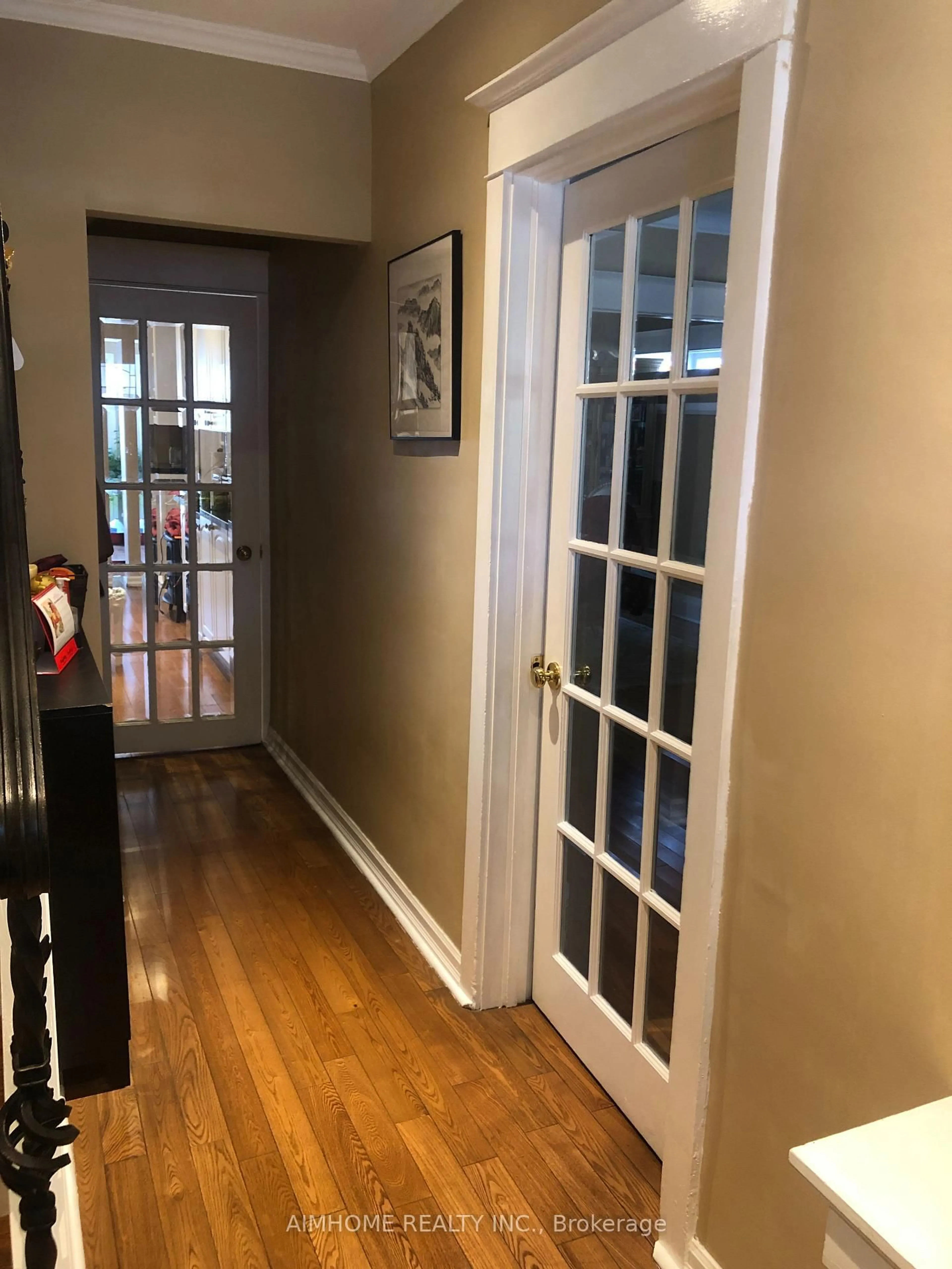 Indoor entryway for 268 Jedburgh Rd, Toronto Ontario M5M 3K4