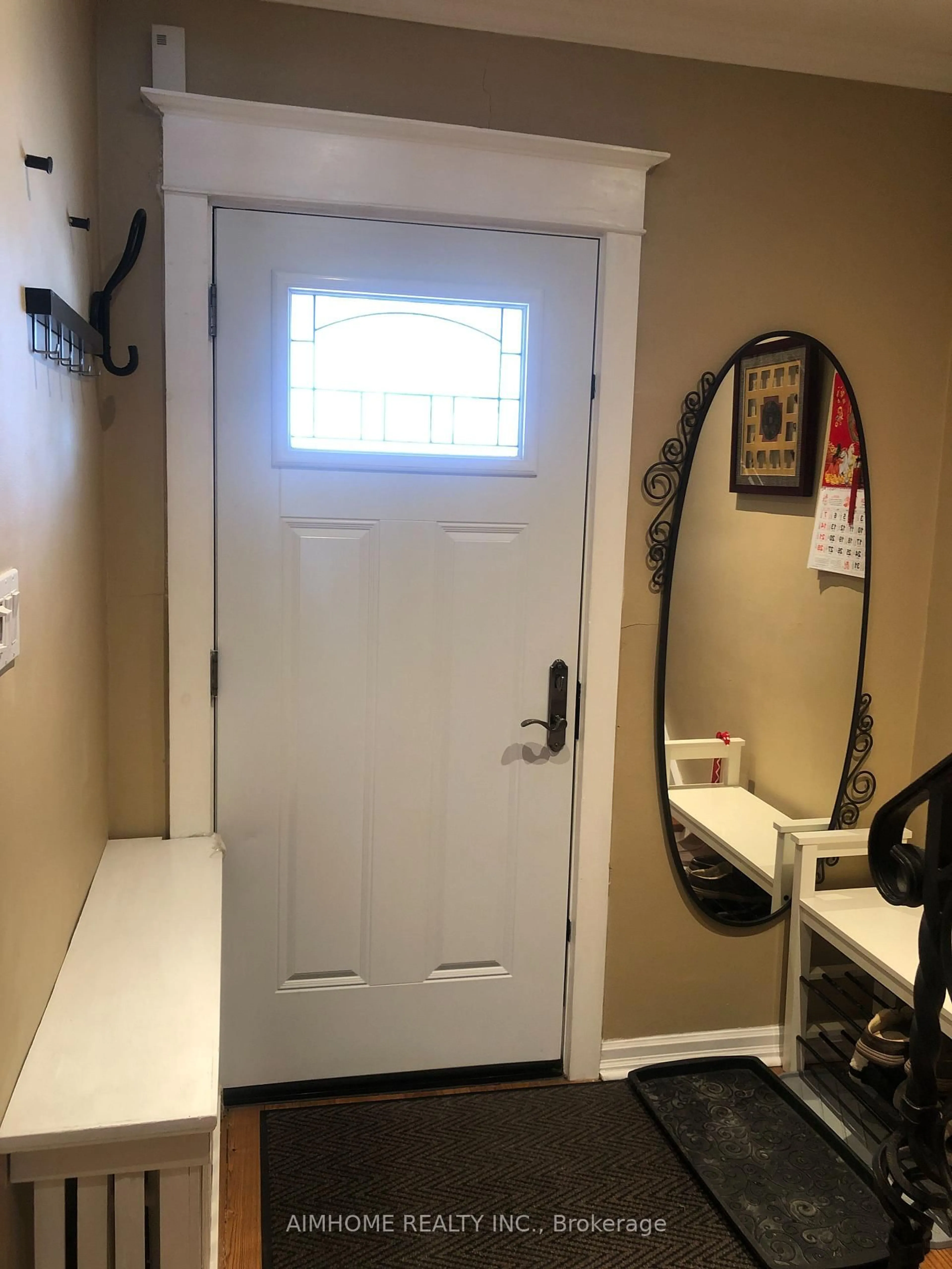 Indoor entryway for 268 Jedburgh Rd, Toronto Ontario M5M 3K4