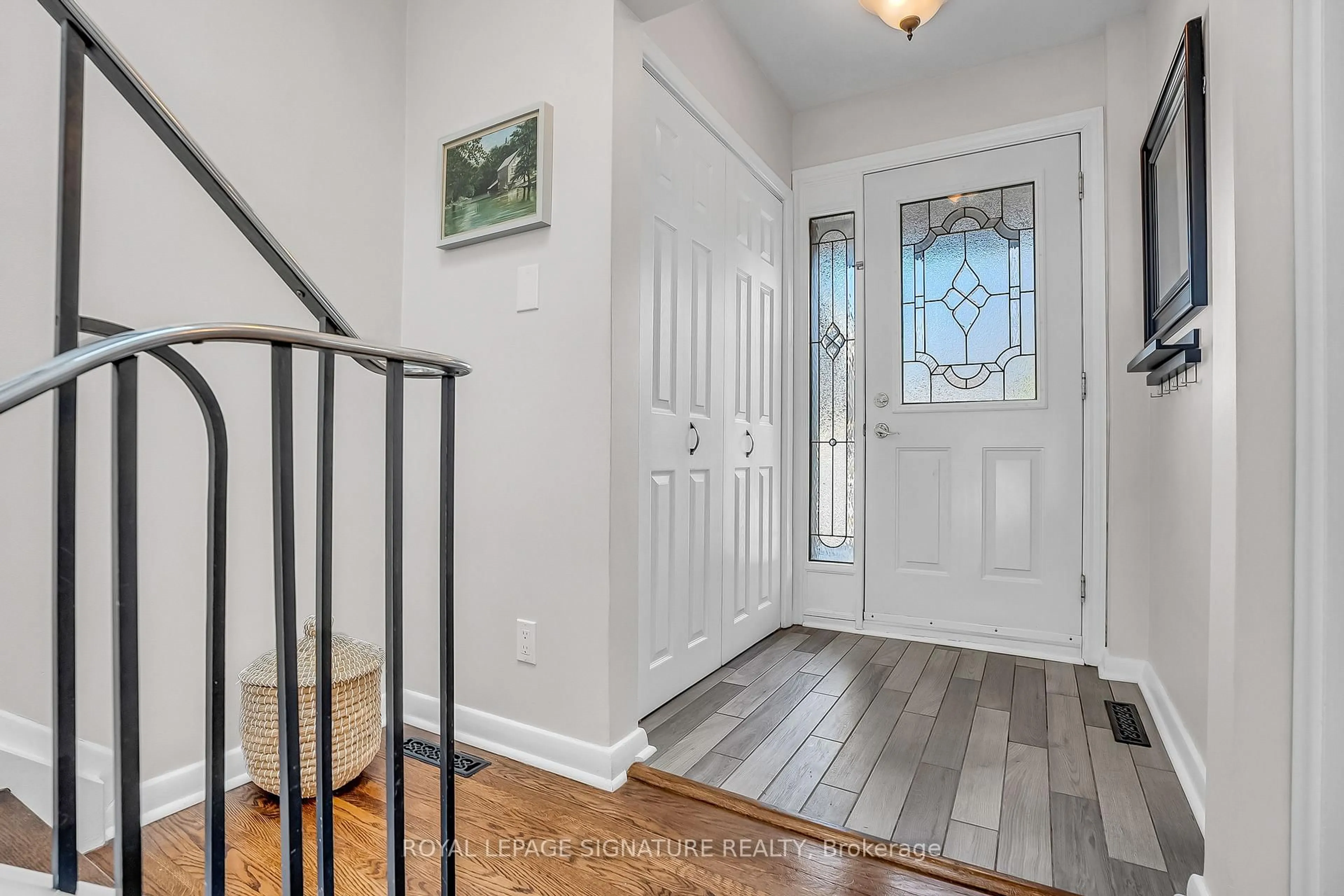Indoor entryway for 142 Three Valleys Dr, Toronto Ontario M3A 3B9