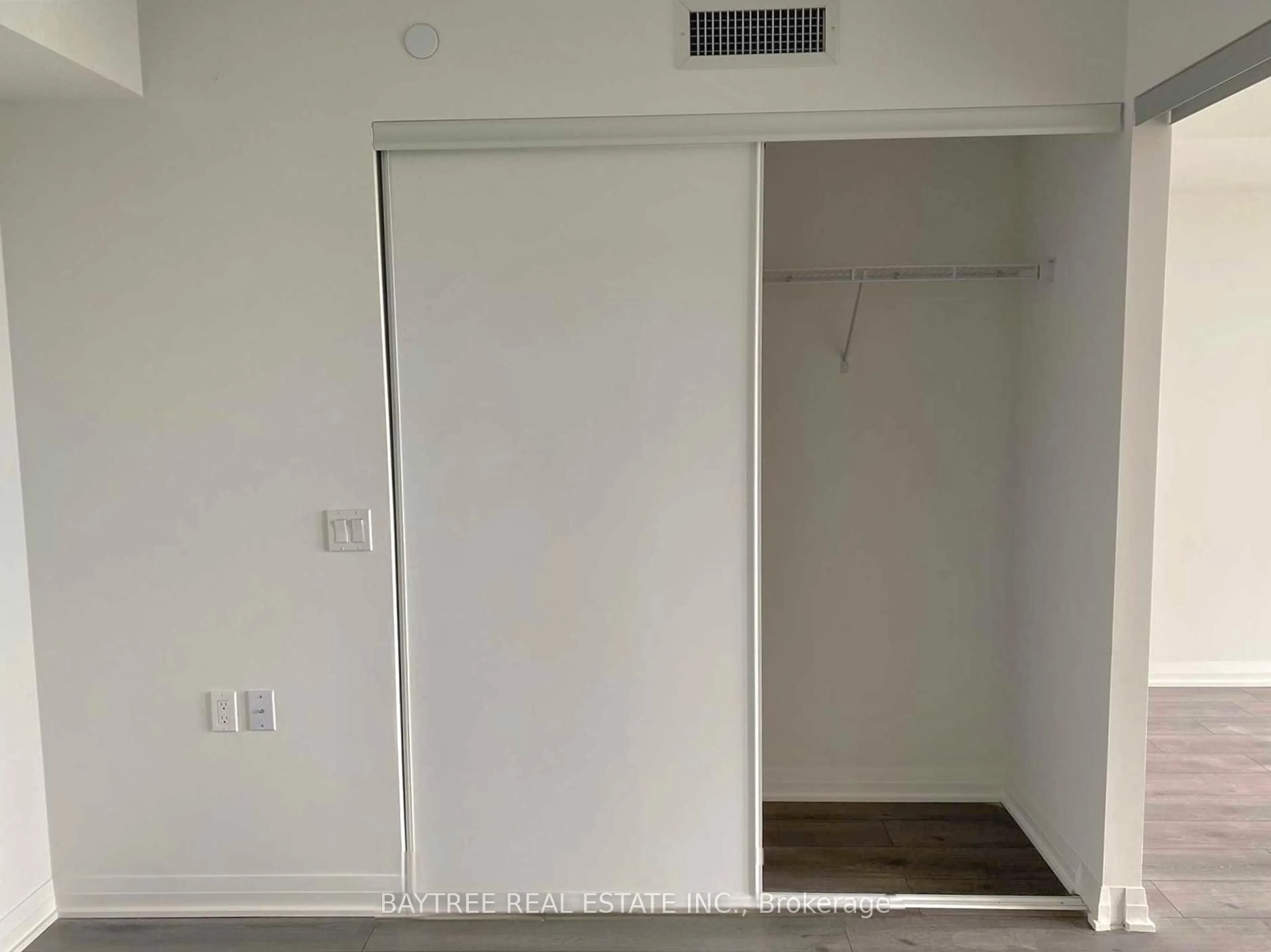 A pic of a room for 99 Foxbar Rd #506, Toronto Ontario M4V 2G5