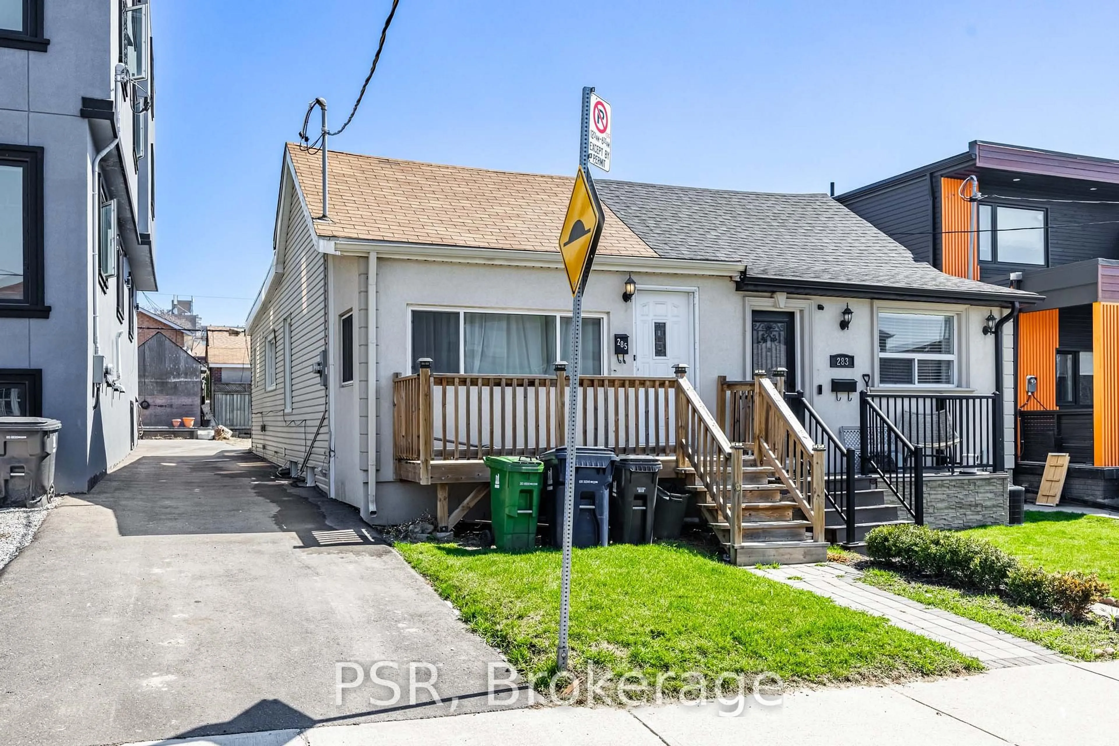 Patio, street for 285 Robina Ave, Toronto Ontario M6C 3Y9