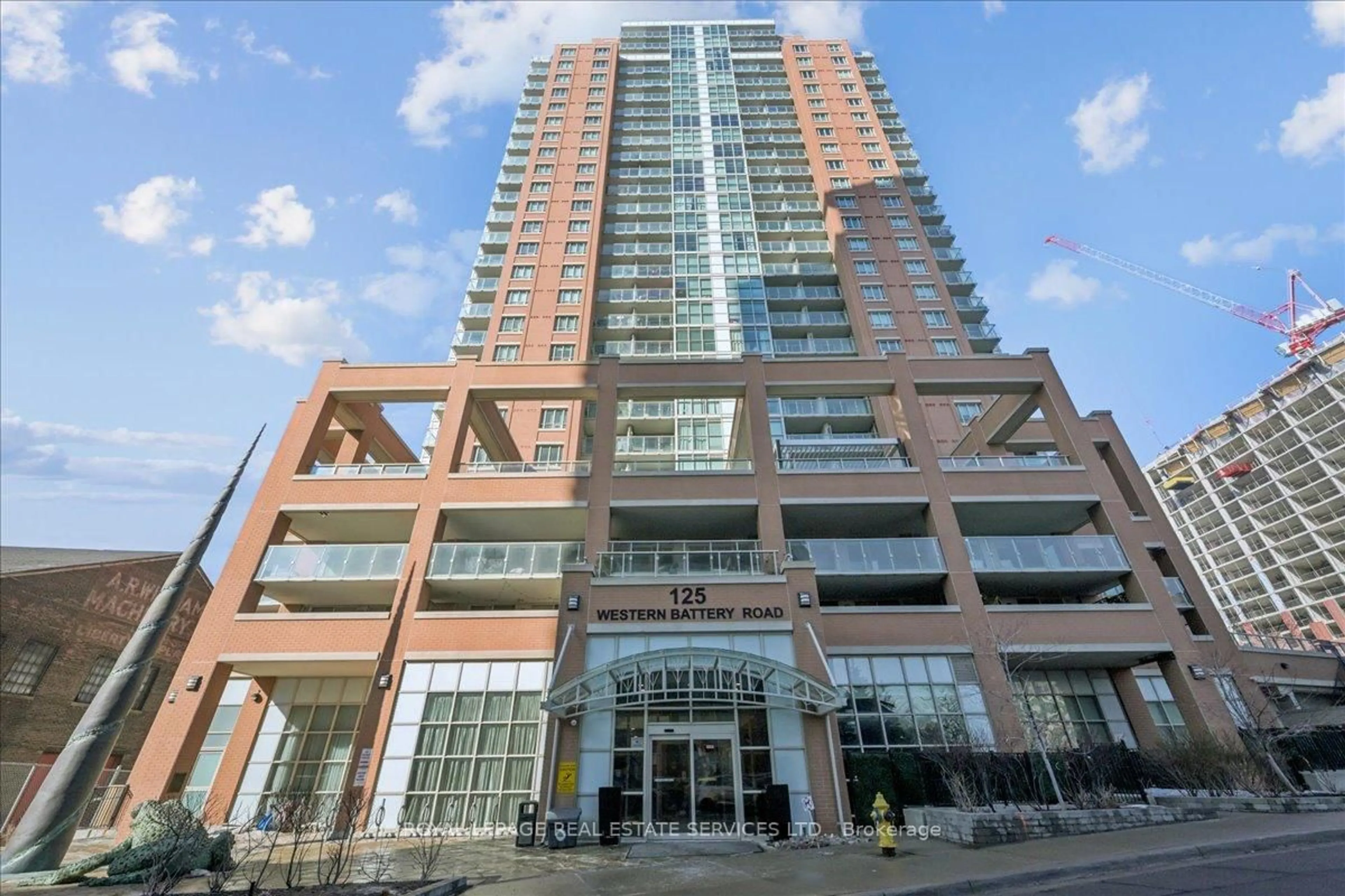 Indoor foyer for 125 Western Battery Rd #1502, Toronto Ontario M6K 3R8