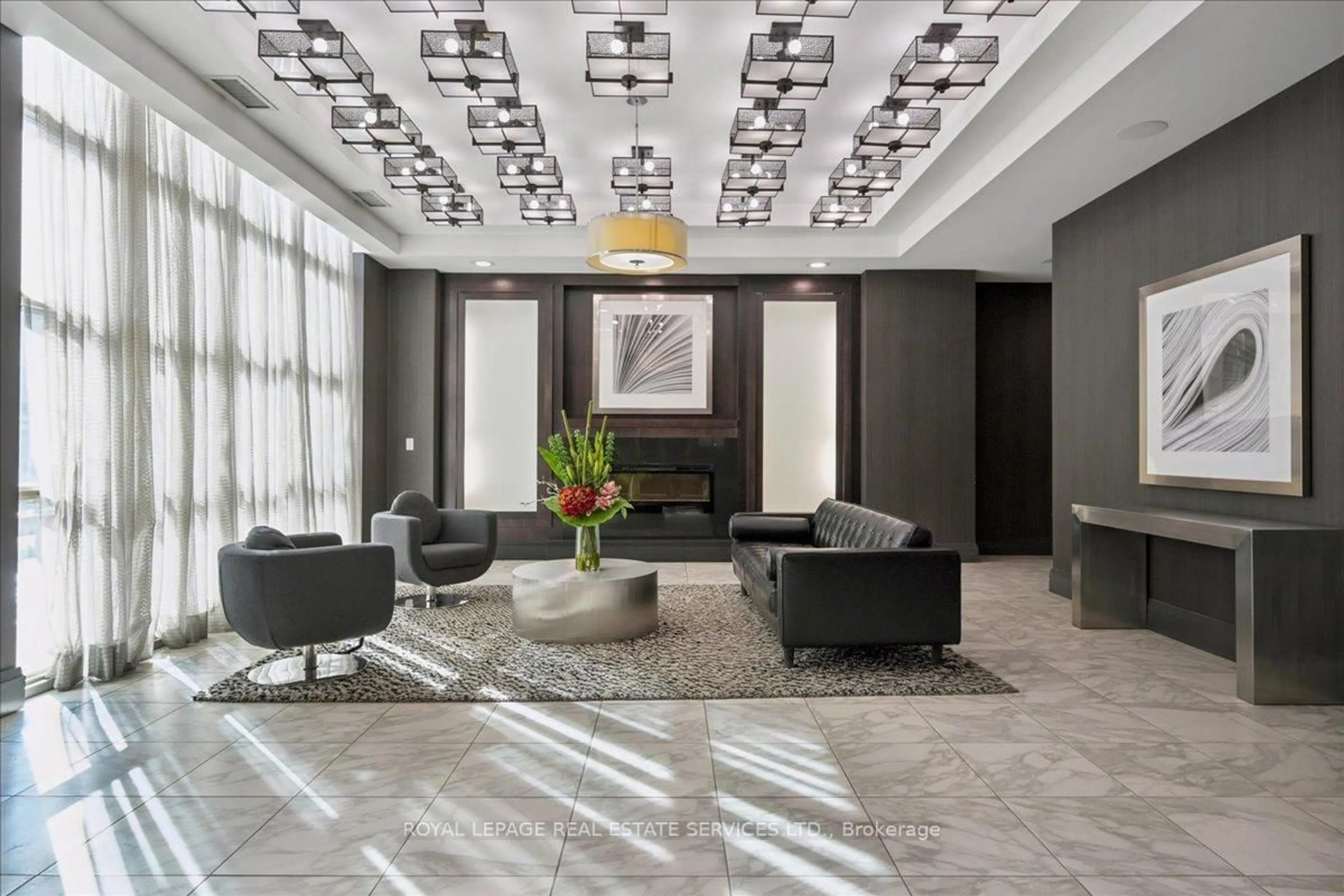 Lobby for 125 Western Battery Rd #1502, Toronto Ontario M6K 3R8