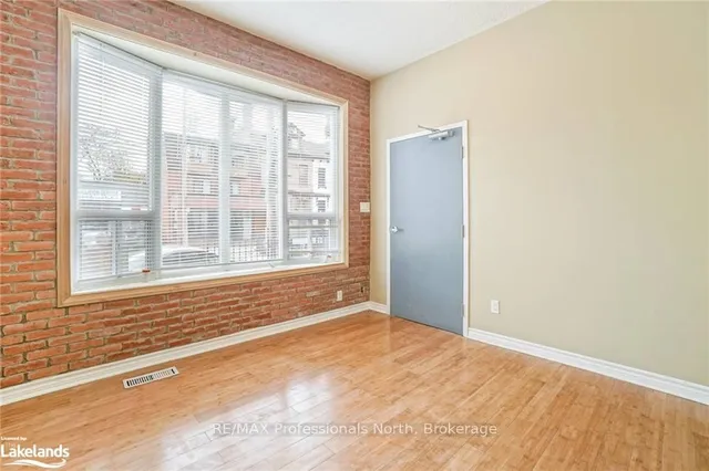 214 Gerrard St, Toronto 3