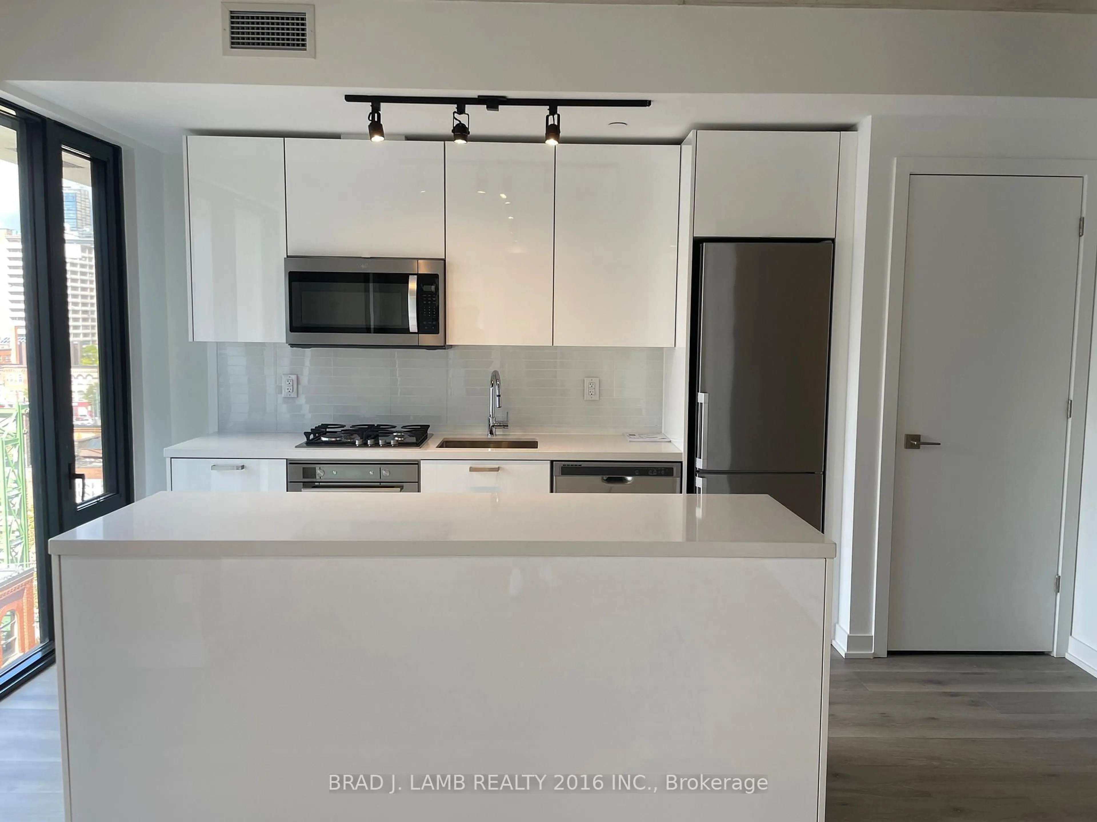 Standard kitchen, unknown for 55 Ontario St #813, Toronto Ontario M5A 0T8