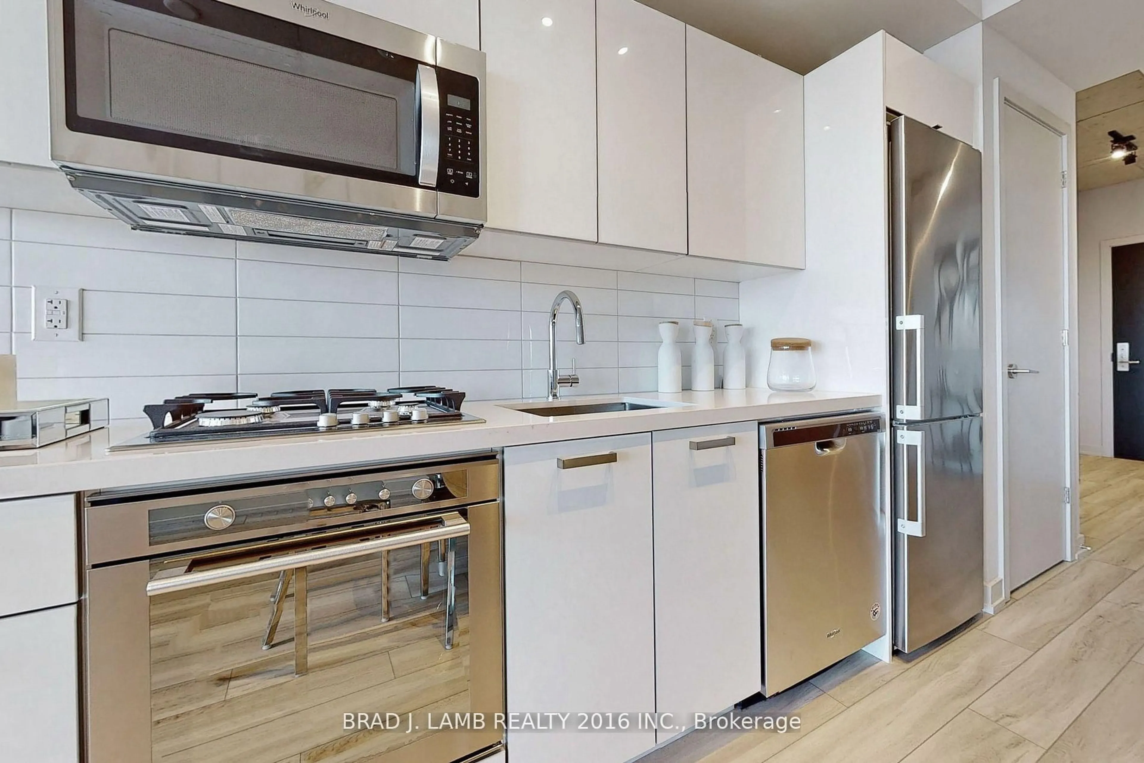 Standard kitchen, unknown for 458 Richmond St #1601, Toronto Ontario M5V 0S9