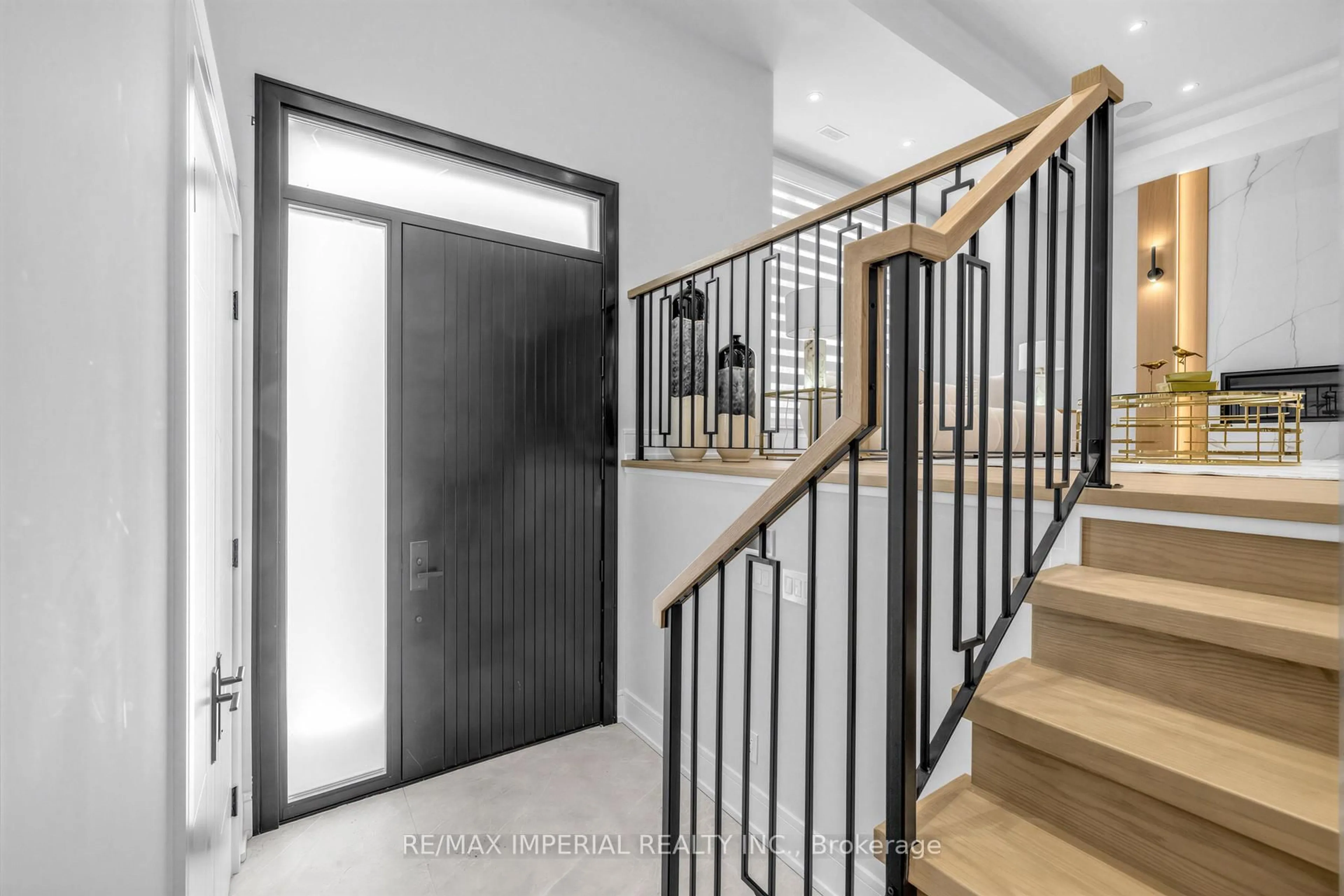Indoor entryway for 68 Lynnhaven Rd, Toronto Ontario M6A 2K9