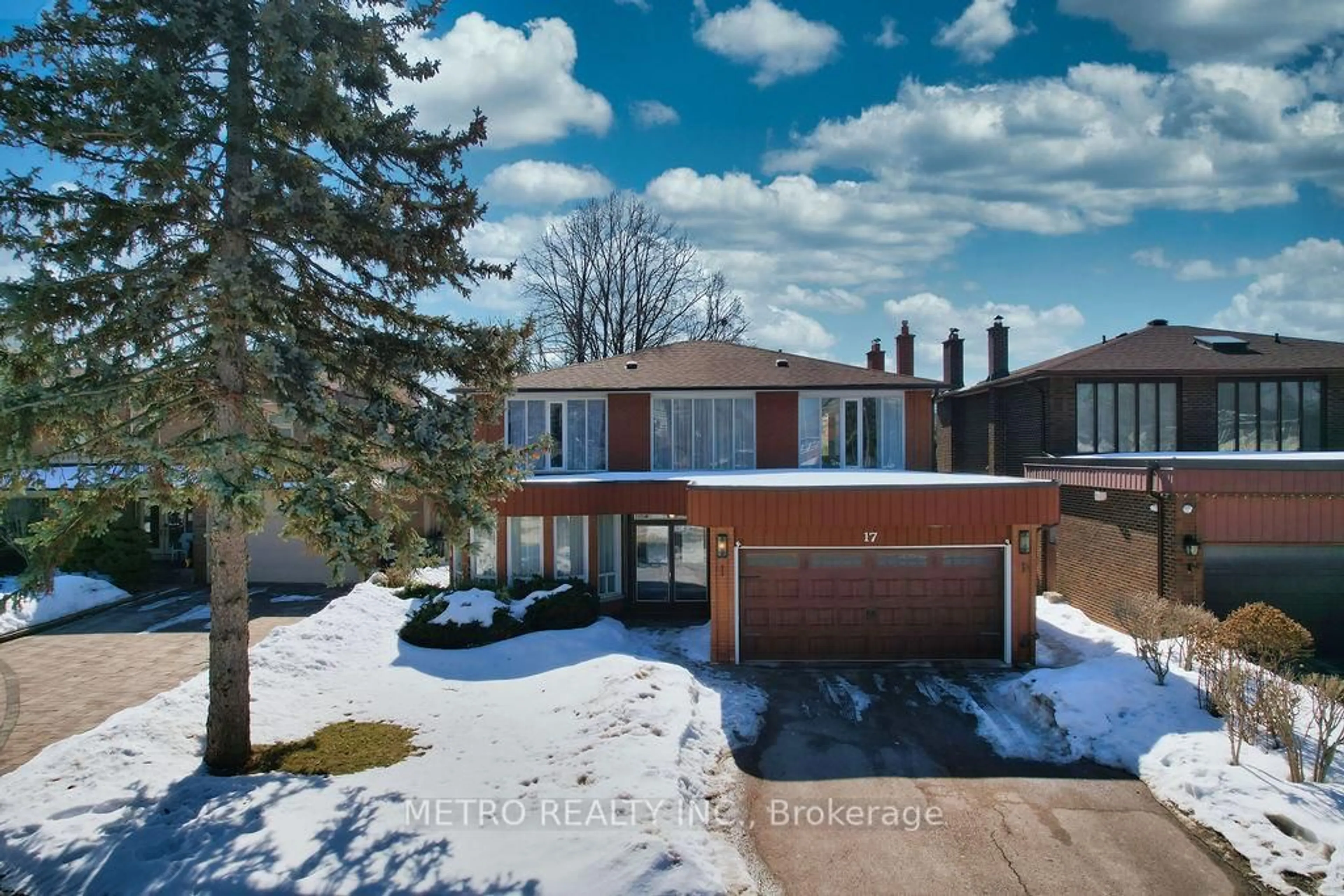 Home with brick exterior material, street for 17 Twin Circle Crt, Toronto Ontario M2R 3L3