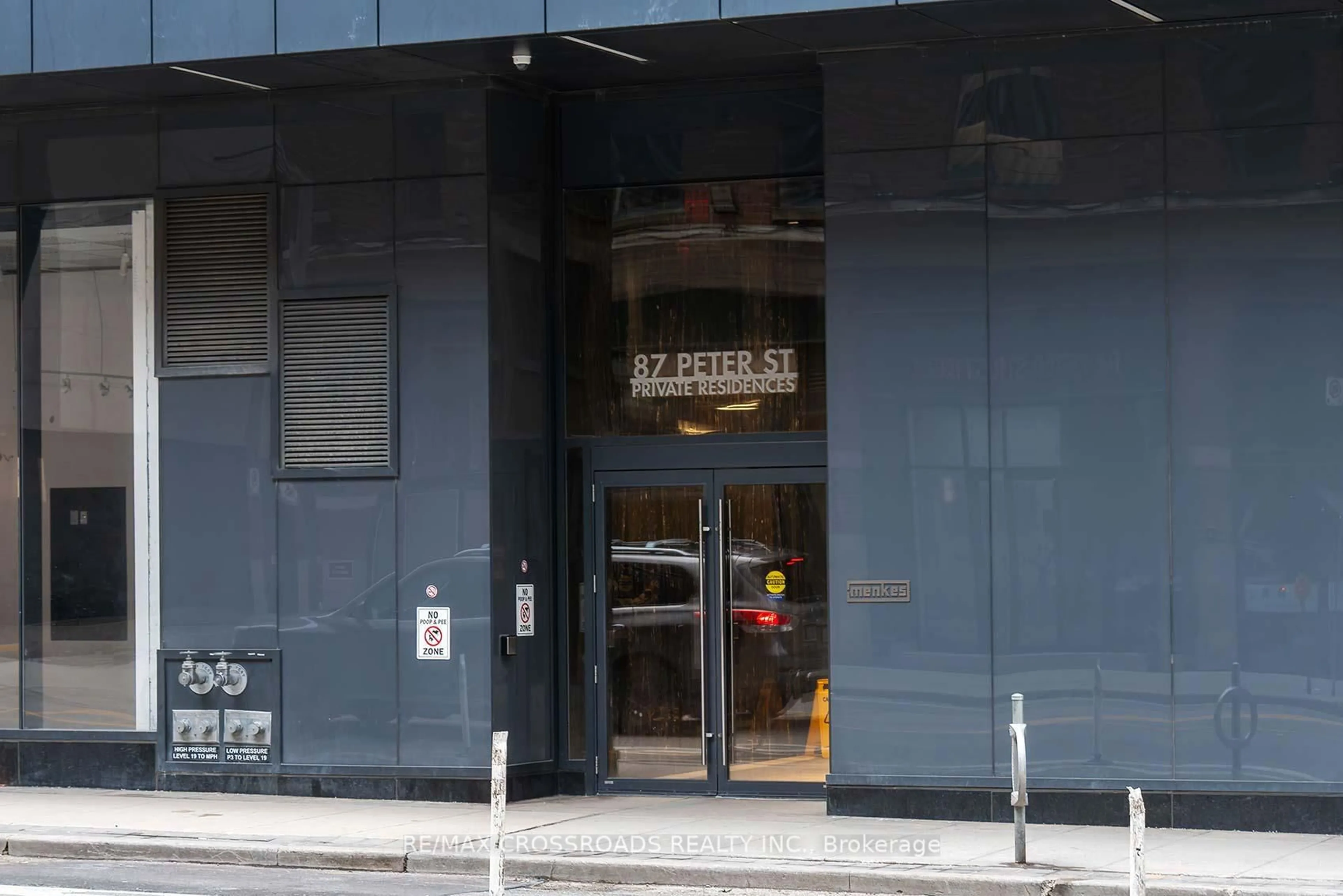 Indoor foyer for 87 Peter St #4515, Toronto Ontario M5V 0V1