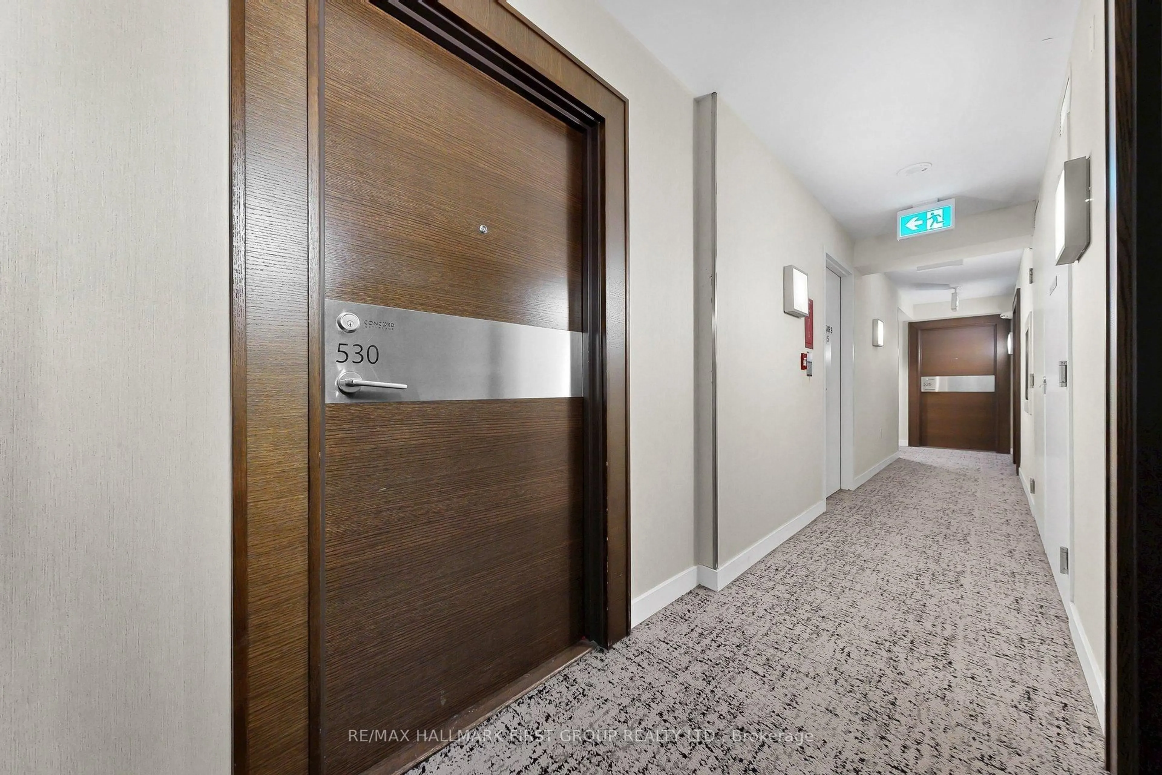 Indoor foyer for 21 Iceboat Terr #530, Toronto Ontario M5V 4A9