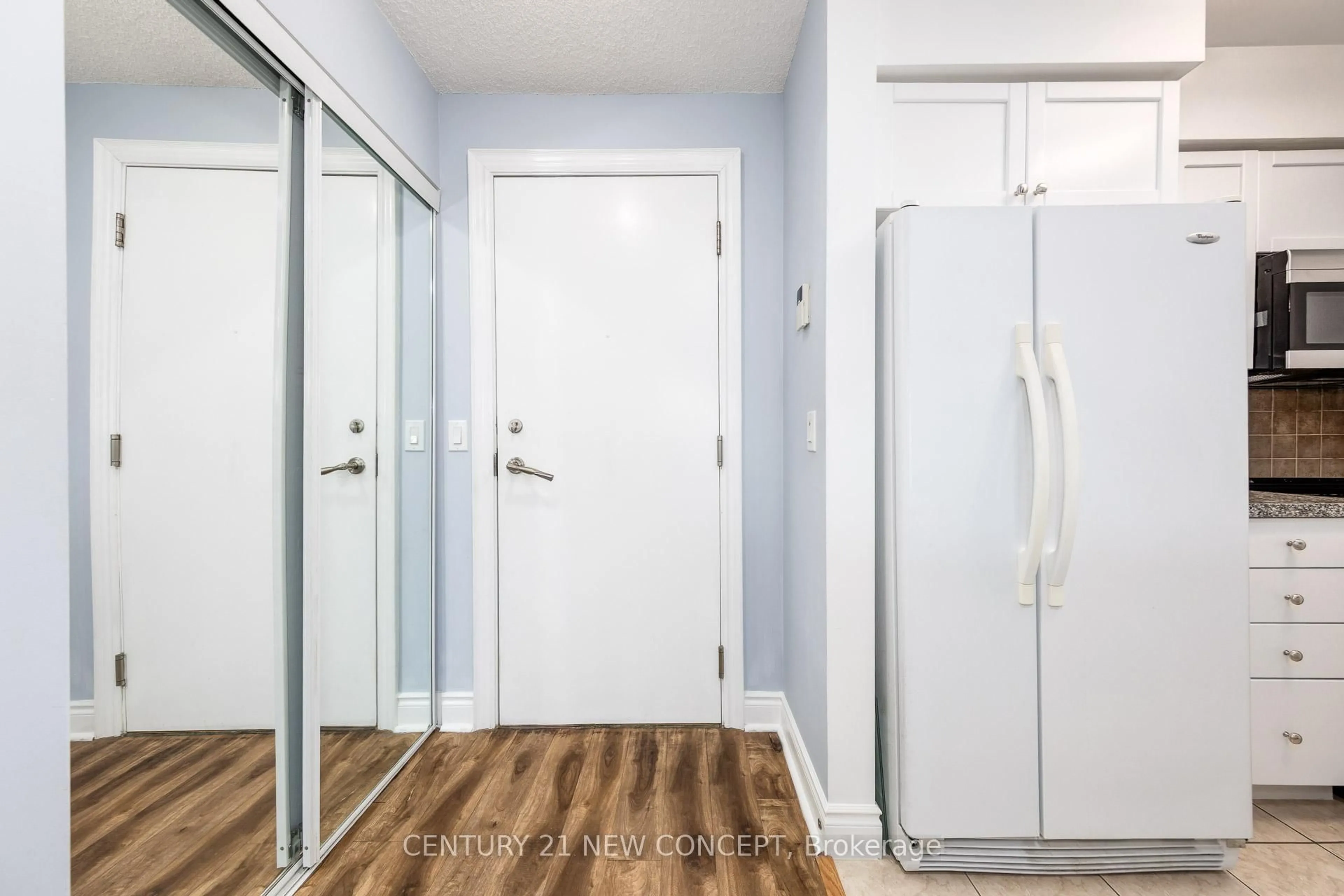 Indoor entryway for 15 Greenview Ave #1907, Toronto Ontario M2M 4M7
