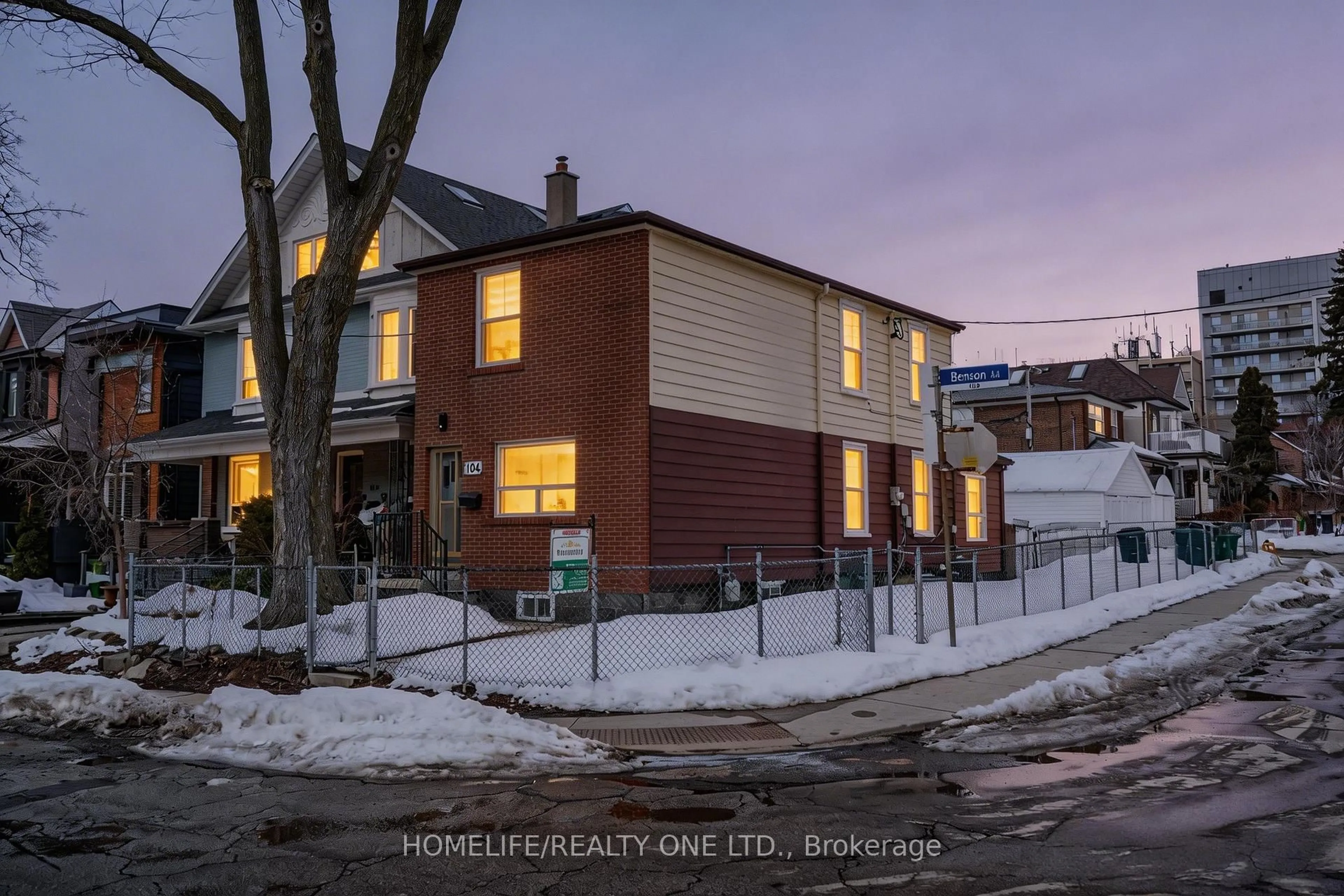 A pic from outside/outdoor area/front of a property/back of a property/a pic from drone, street for 104 Benson Ave, Toronto Ontario M6G 2J1