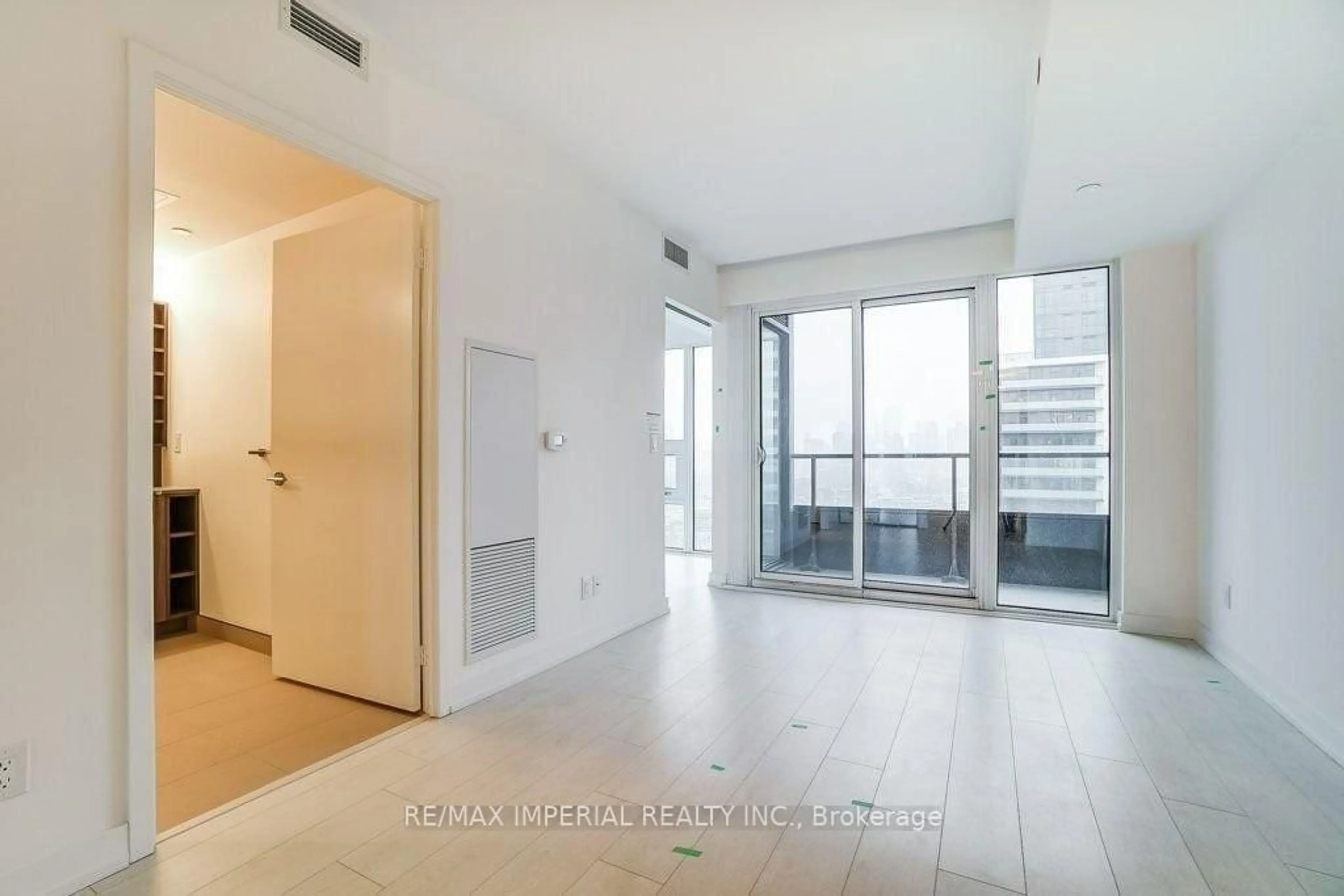 Unknown for 19 Western Battery Rd #2001, Toronto Ontario M6K 3S4