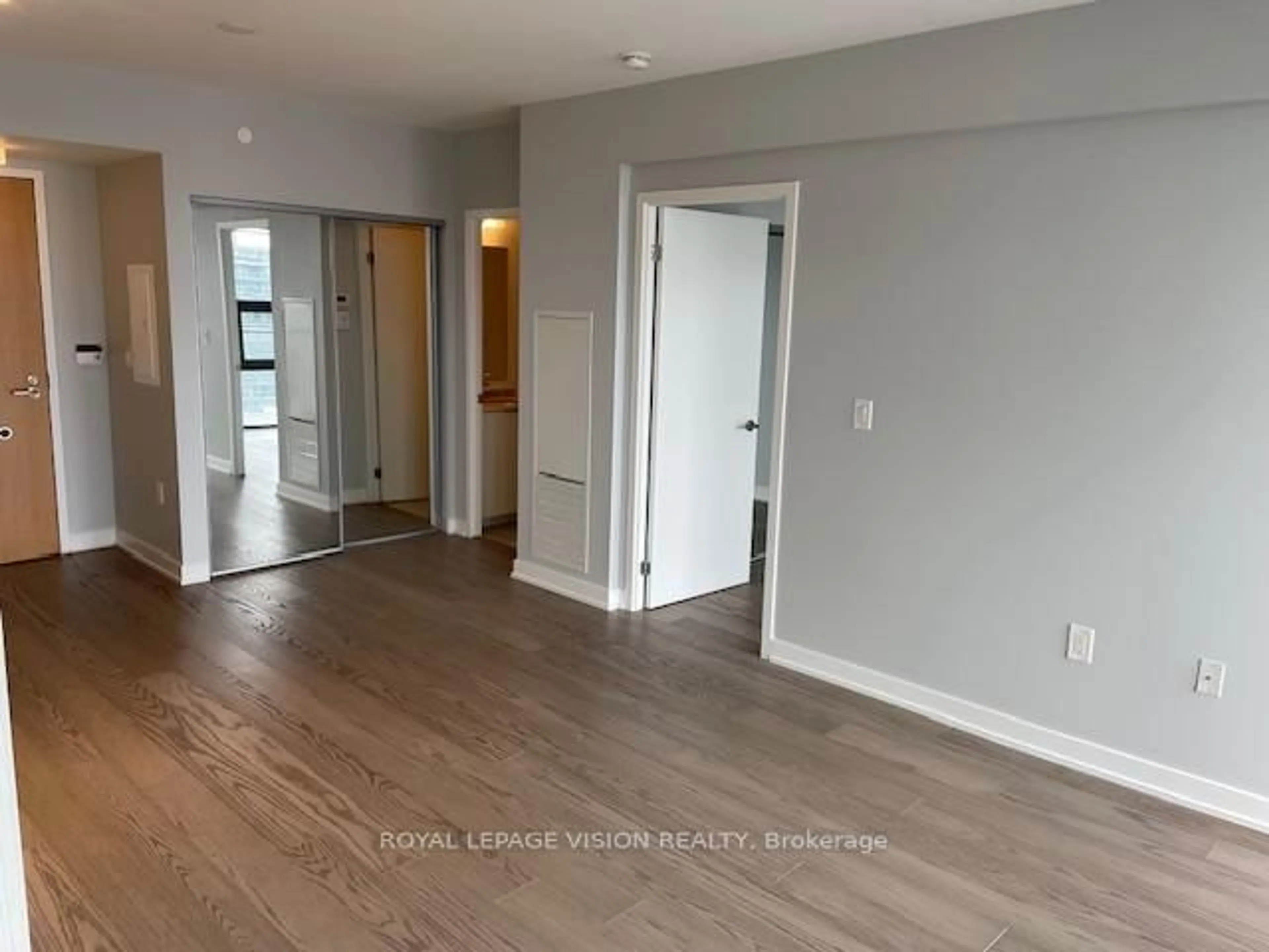 A pic of a room for 11 Wellesley St #1701, Toronto Ontario M4Y 0G4