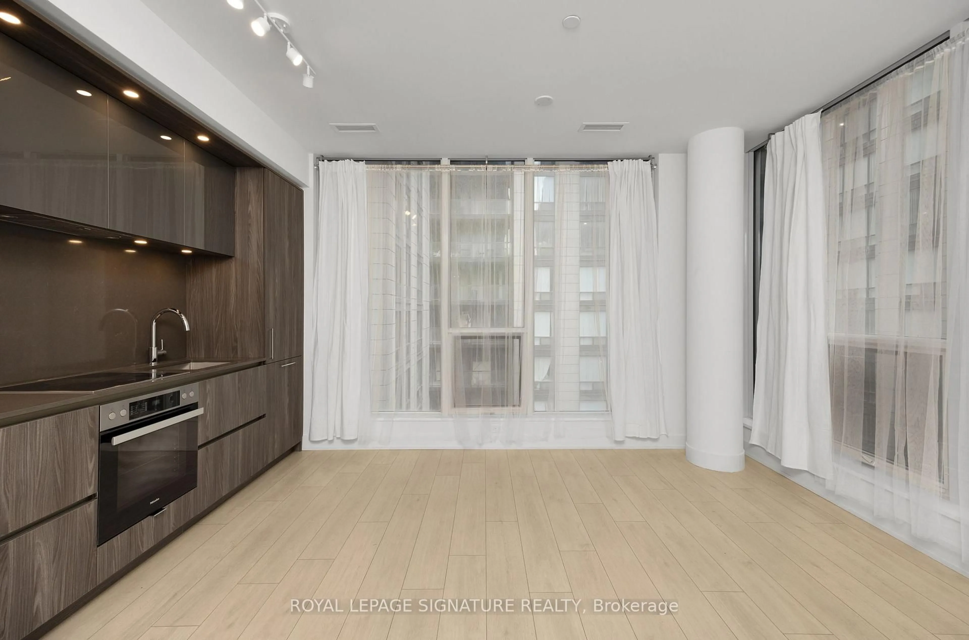 Unknown for 15 Mercer St #525, Toronto Ontario M5V 1H2