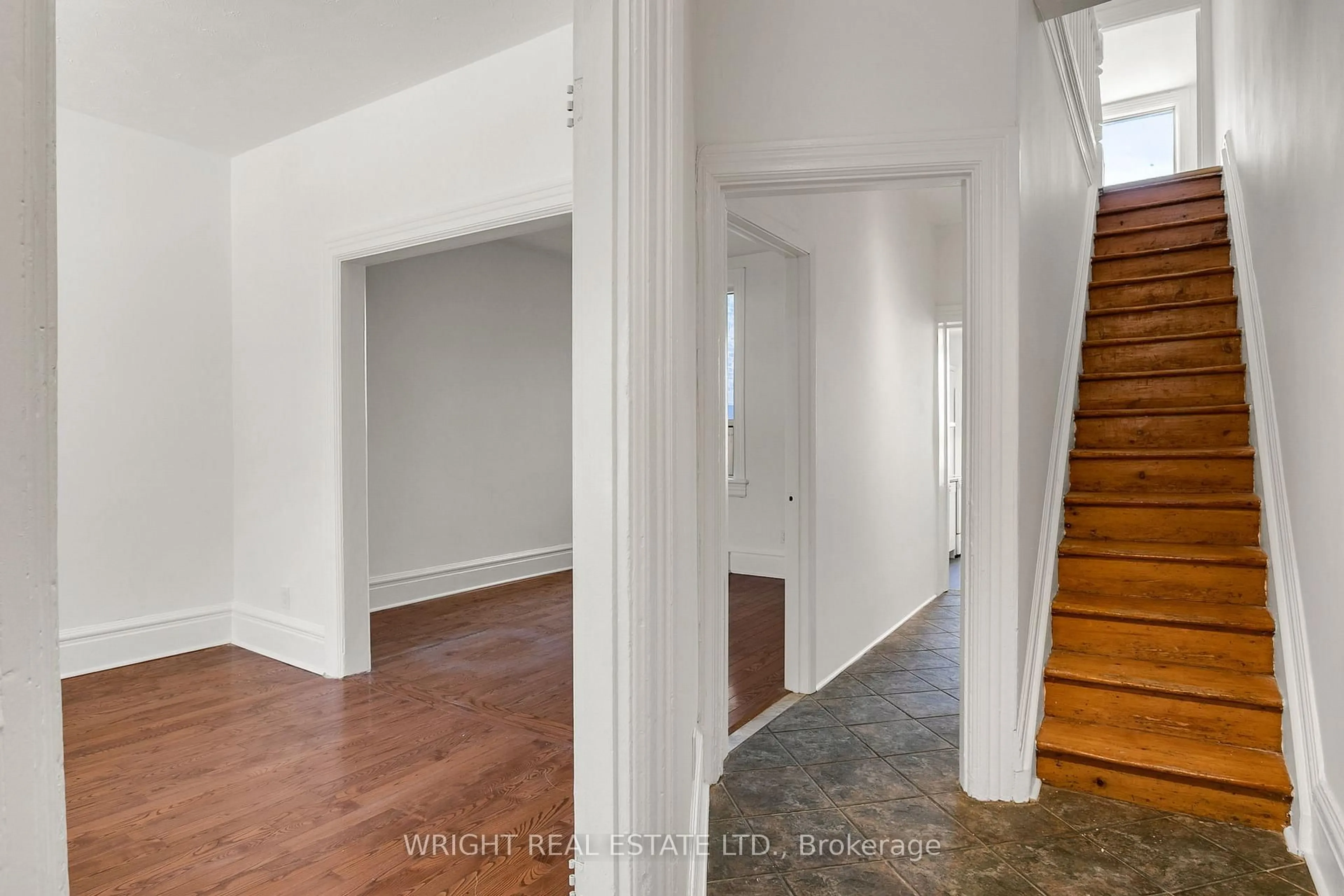 Indoor entryway for 268 Claremont St, Toronto Ontario M6J 2N3