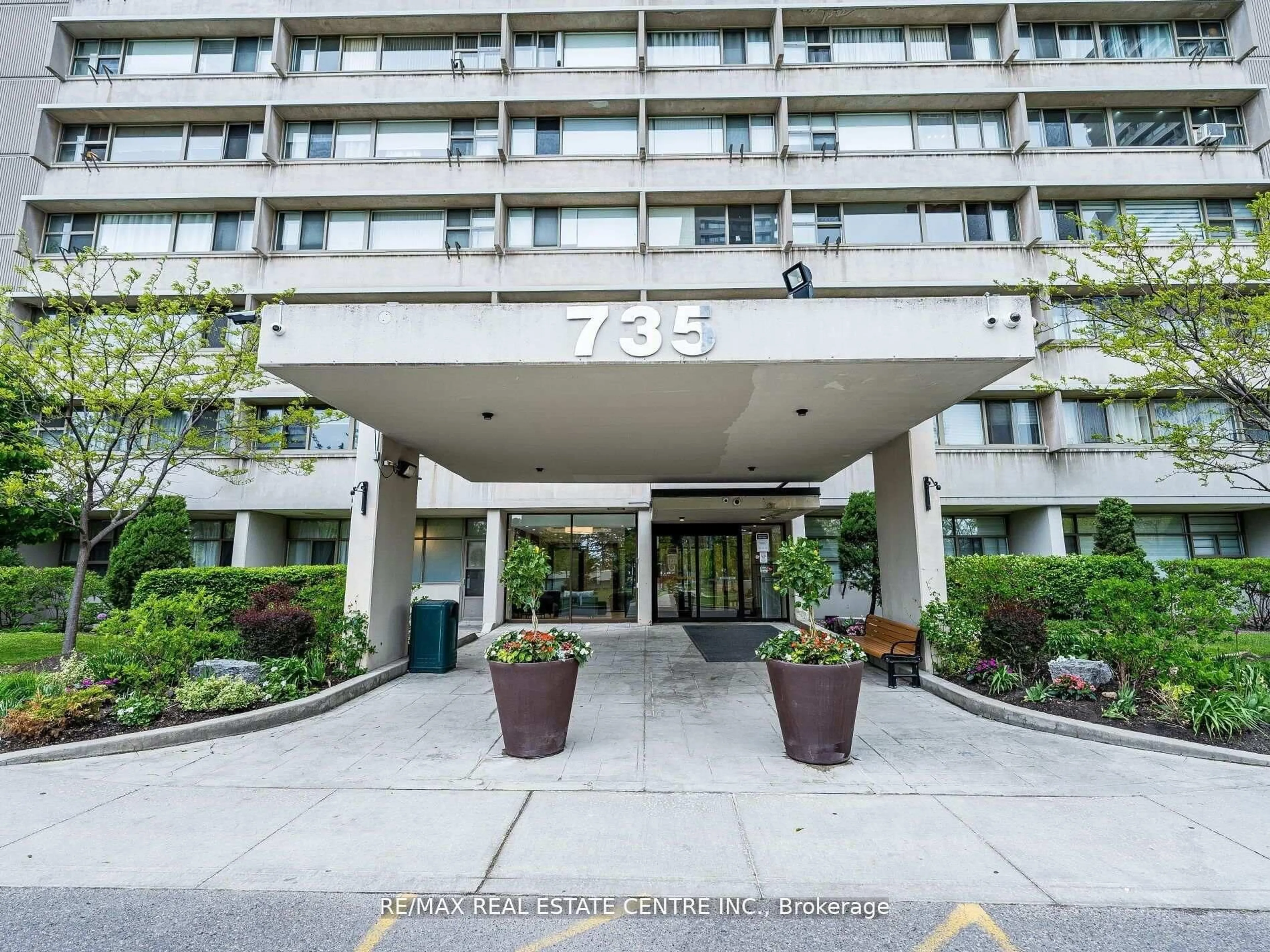 Indoor foyer for 735 Don Mills Rd #1806, Toronto Ontario M3C 1T1