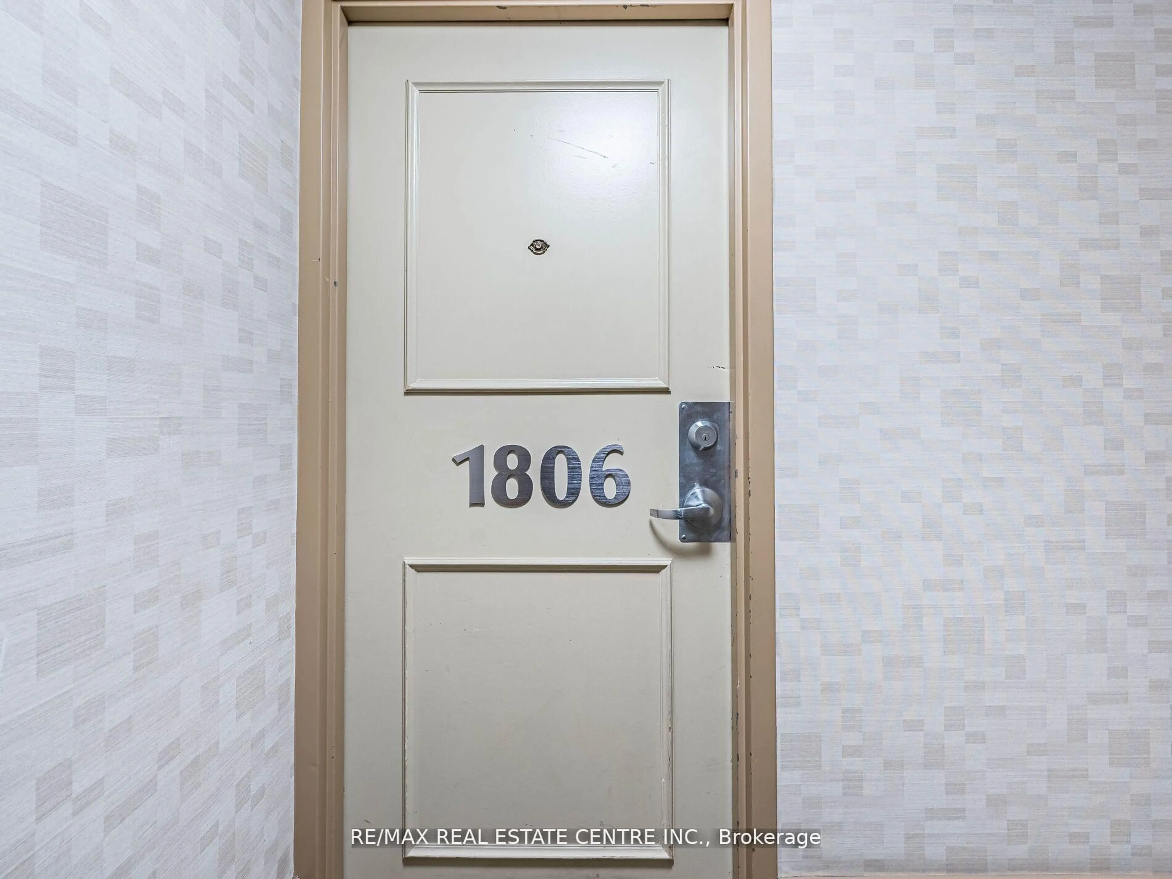 Indoor foyer for 735 Don Mills Rd #1806, Toronto Ontario M3C 1T1